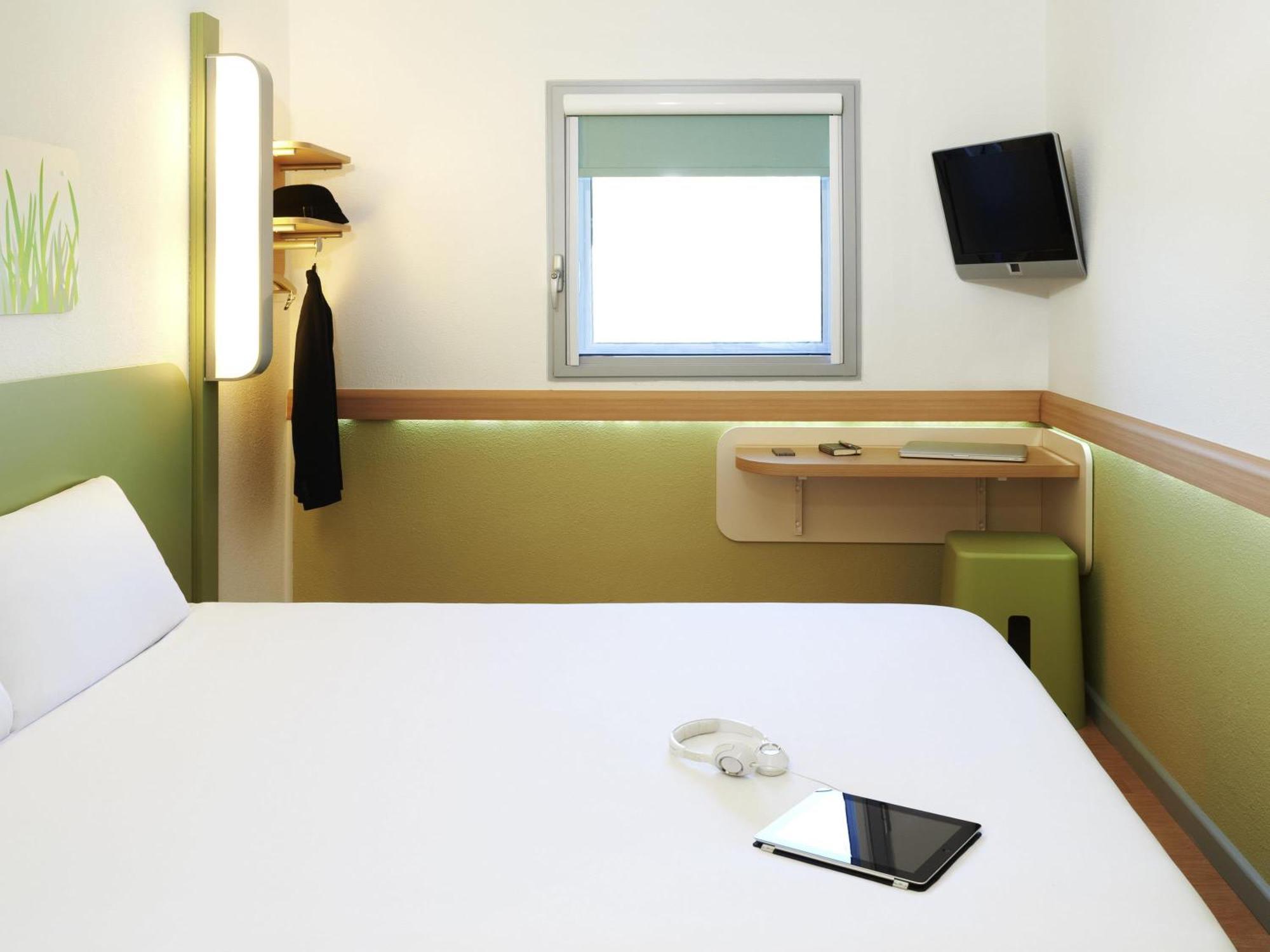 Accessible Room 1 Queen Bed