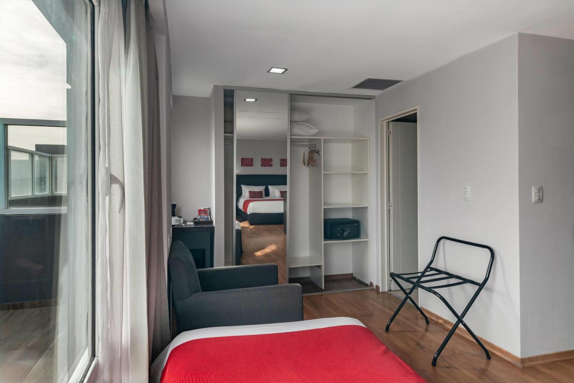 Family Room City View Non-Smoking