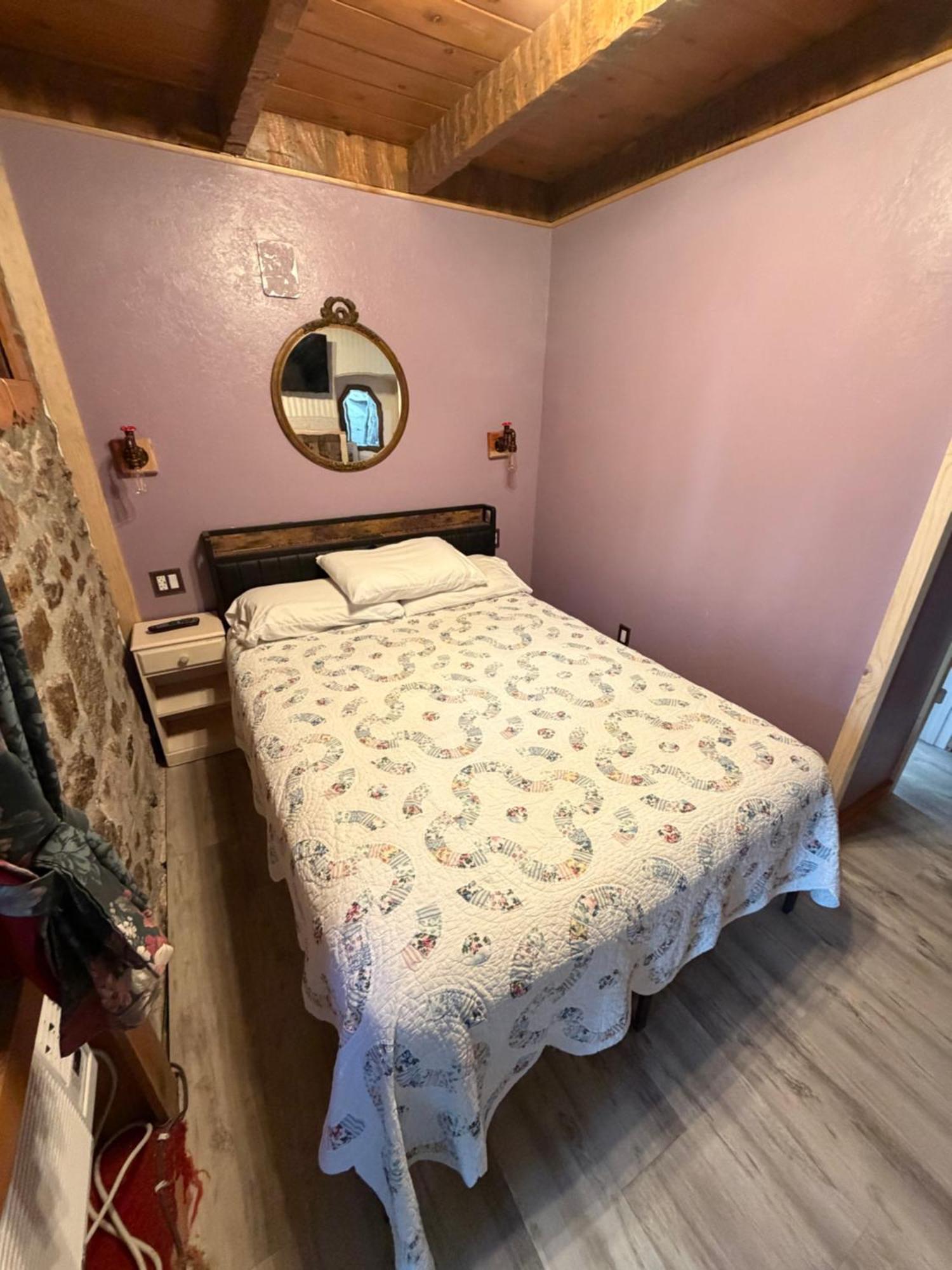Historic Queen Room