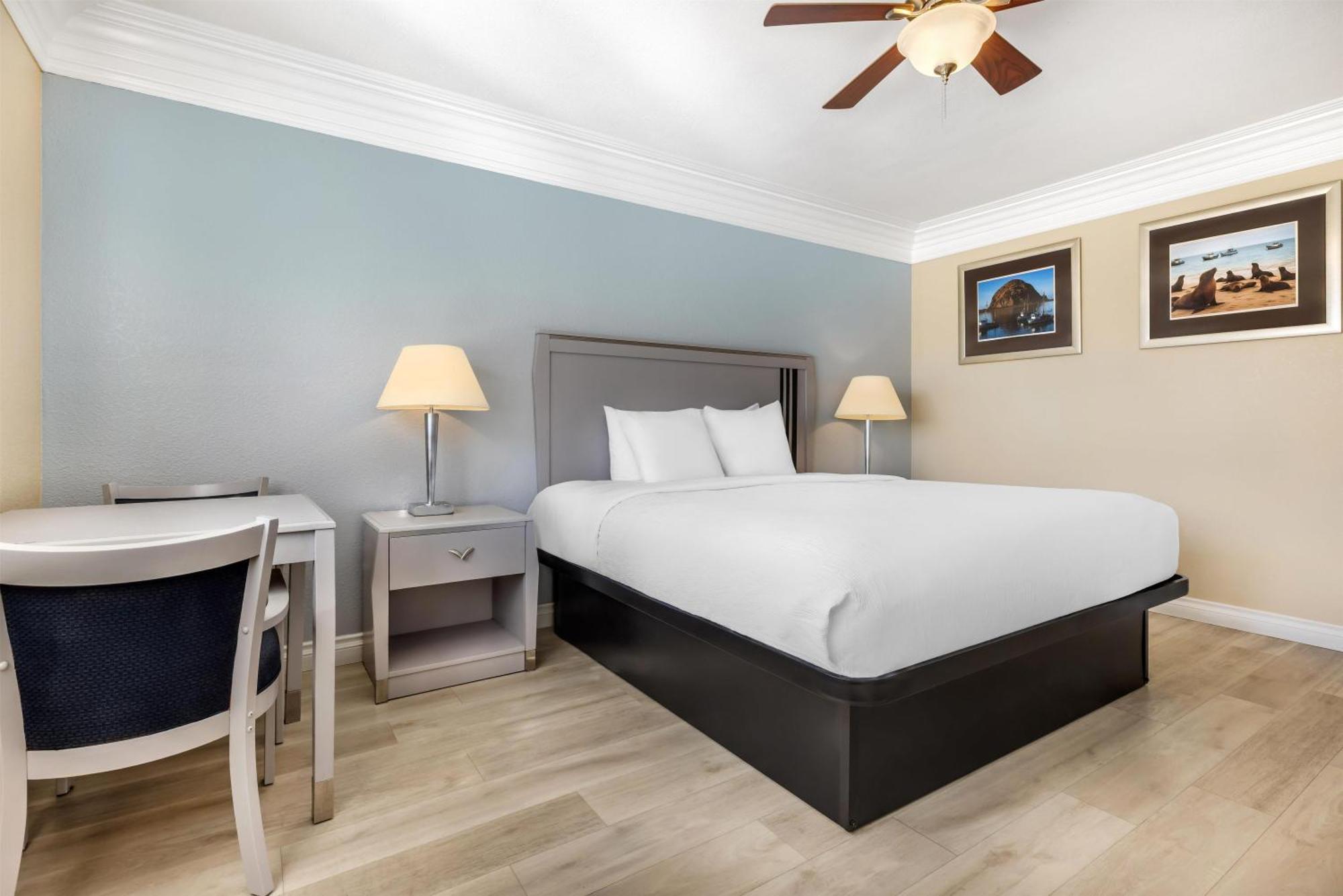 Zimmer mit Kingsize-Bett und Meerblick – Nichtraucher