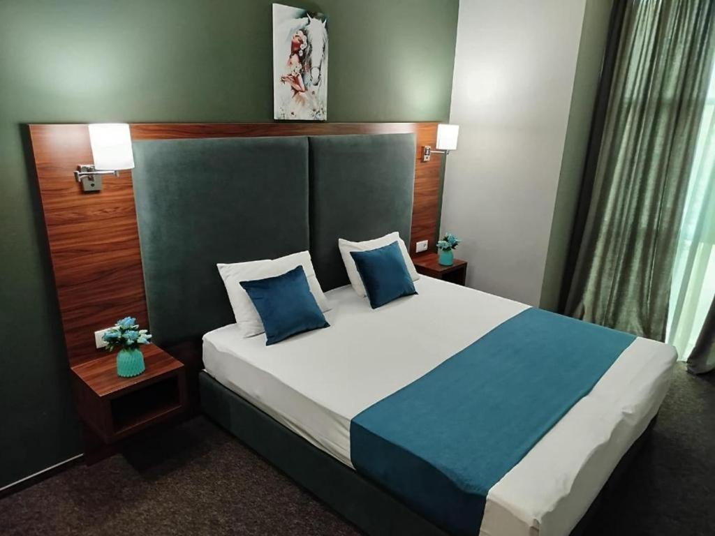 Deluxe Double or Twin Room with City View