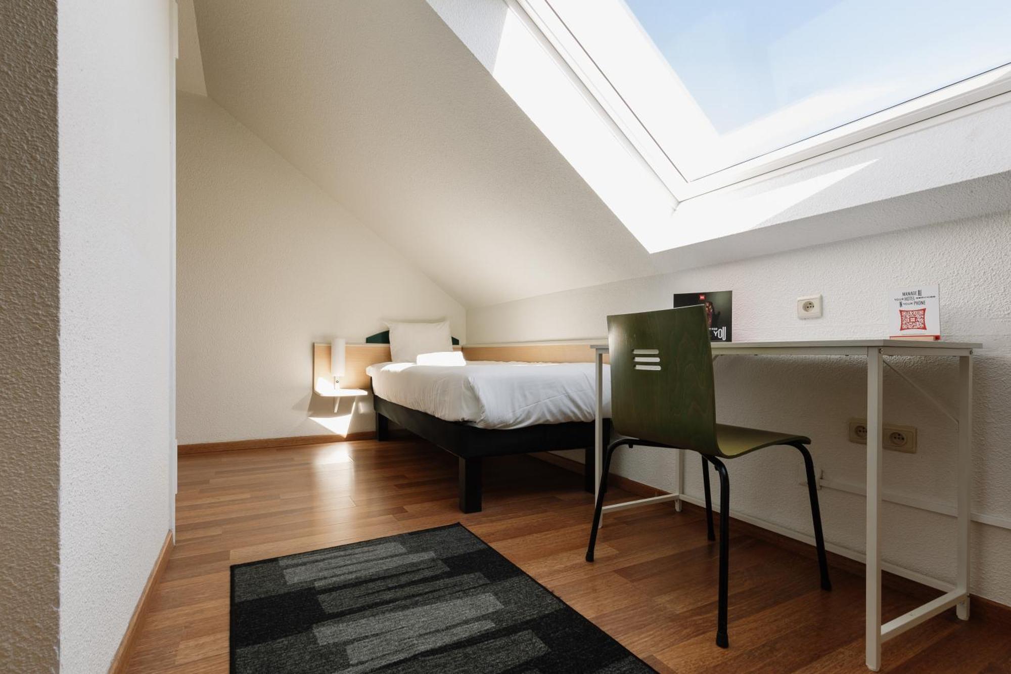 Triple Room One Double Single Bed or Three Single Beds