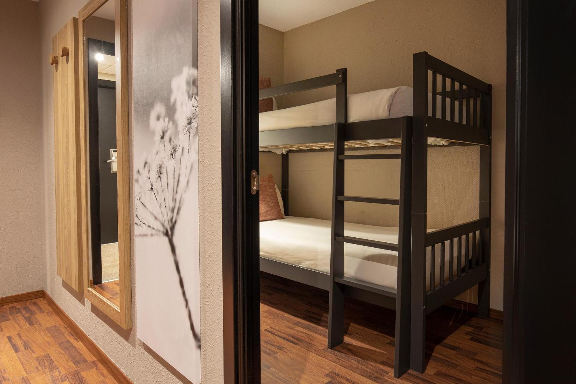 Interior Quadruple Room