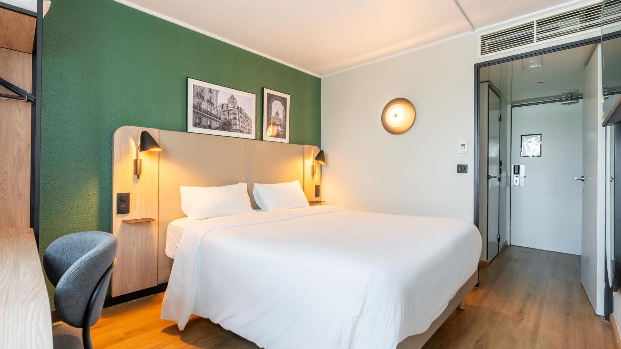 Standard Queen Room