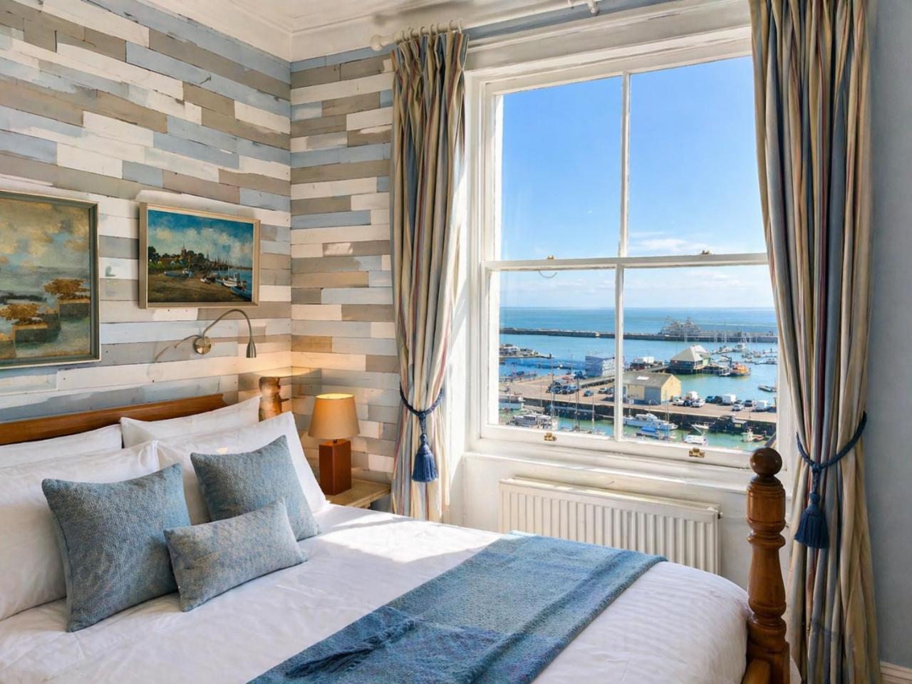 Small Double Room,1765574043:JPEG