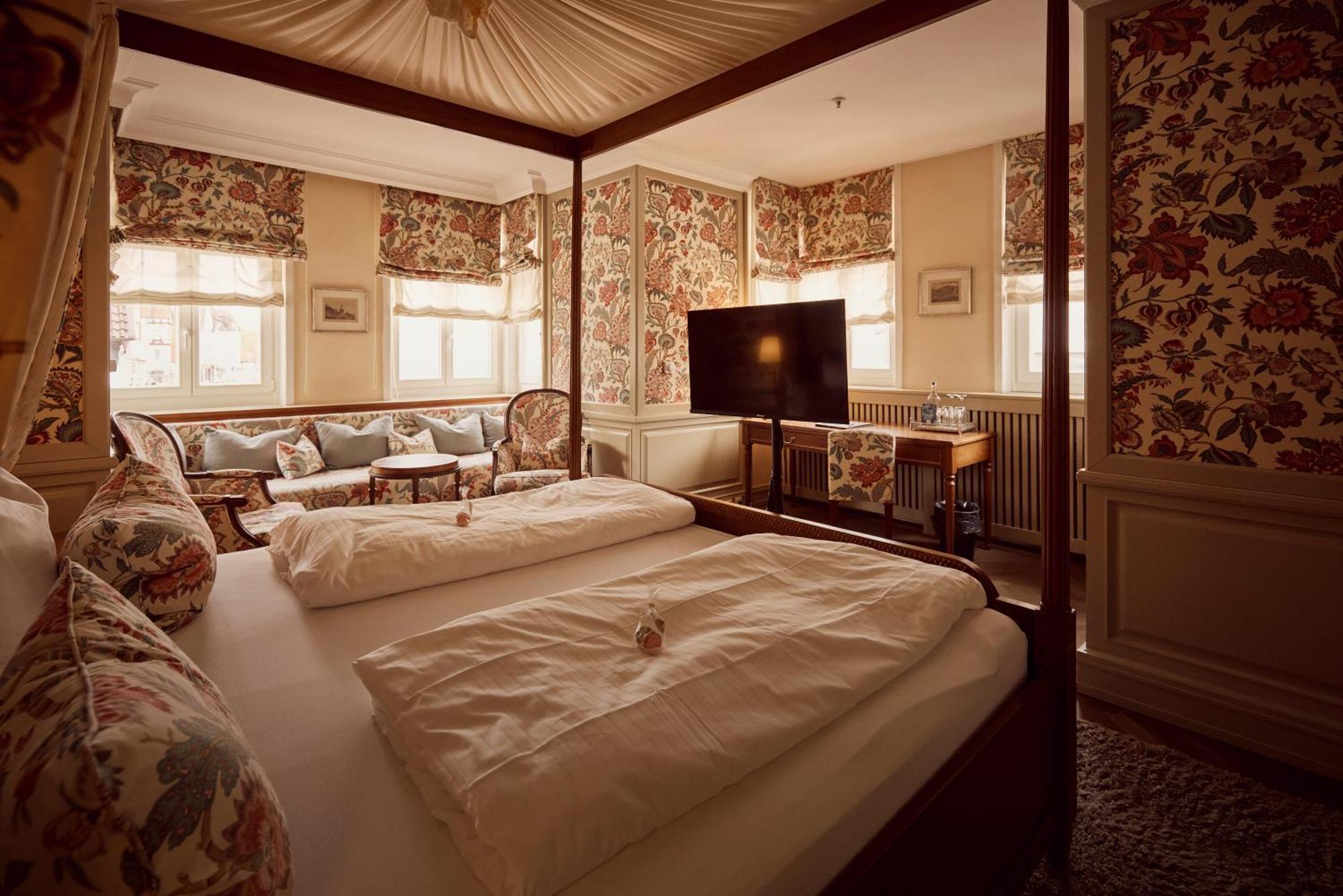 Deluxe Suite