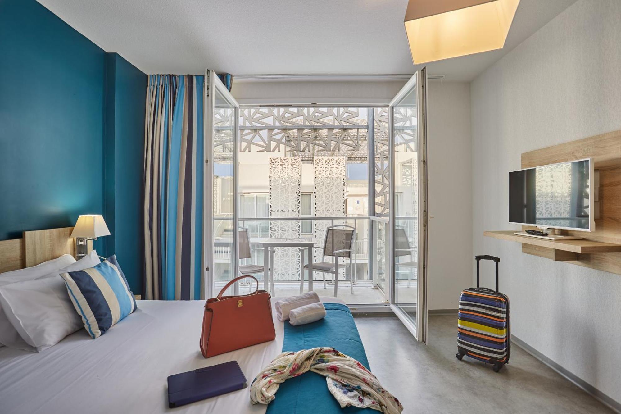 Double Room,1765770074:JPEG