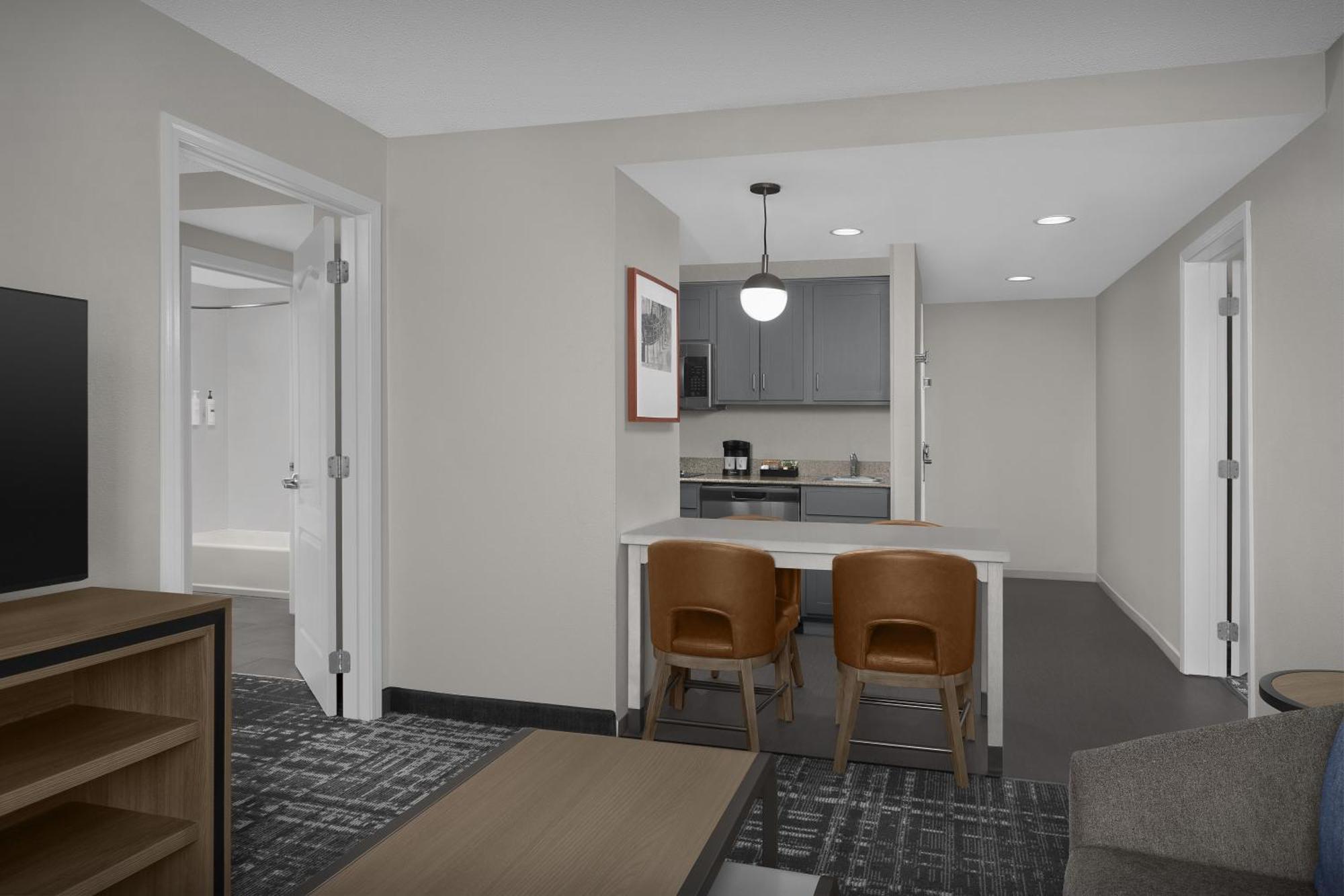 Two Bedroom Suite One King Two Queen Beds Non-Smoking