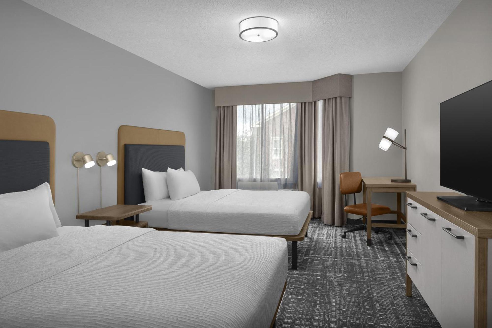 One-Bedroom Queen Suite Two Queen Beds Non-Smoking