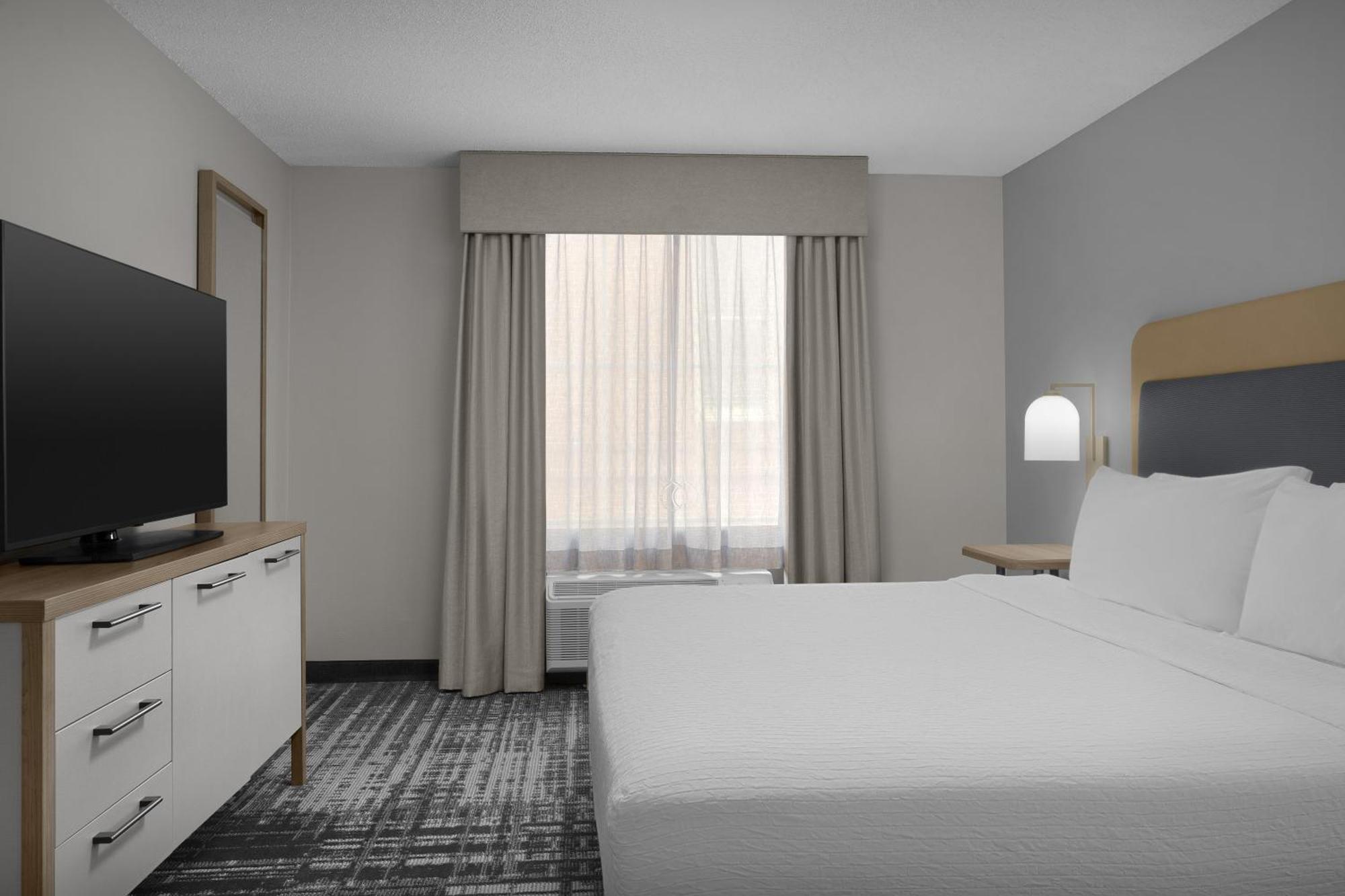 Two Bedroom Suite One King Two Queen Beds Non-Smoking