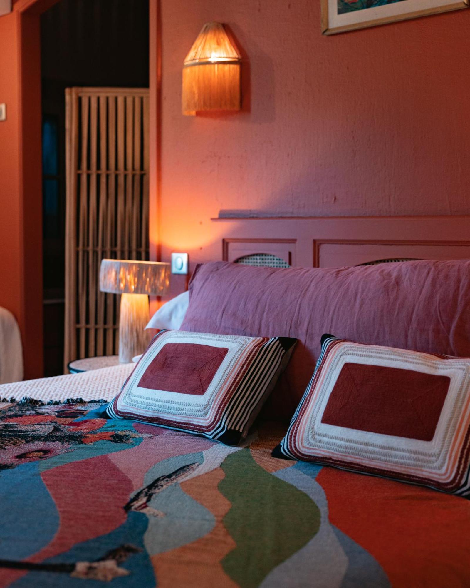 Doppelzimmer mit Zustellbett und Gartenblick