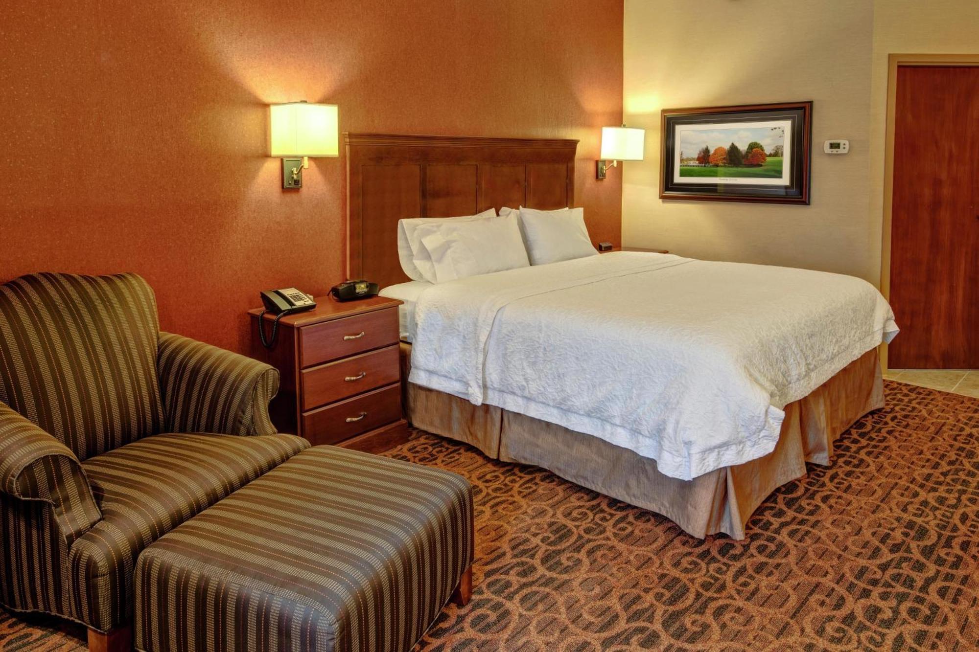 King Room with King Bed - Non-Smoking