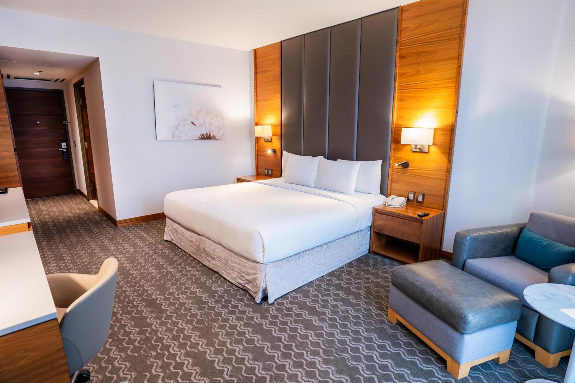 King Room,1765859073:JPEG
