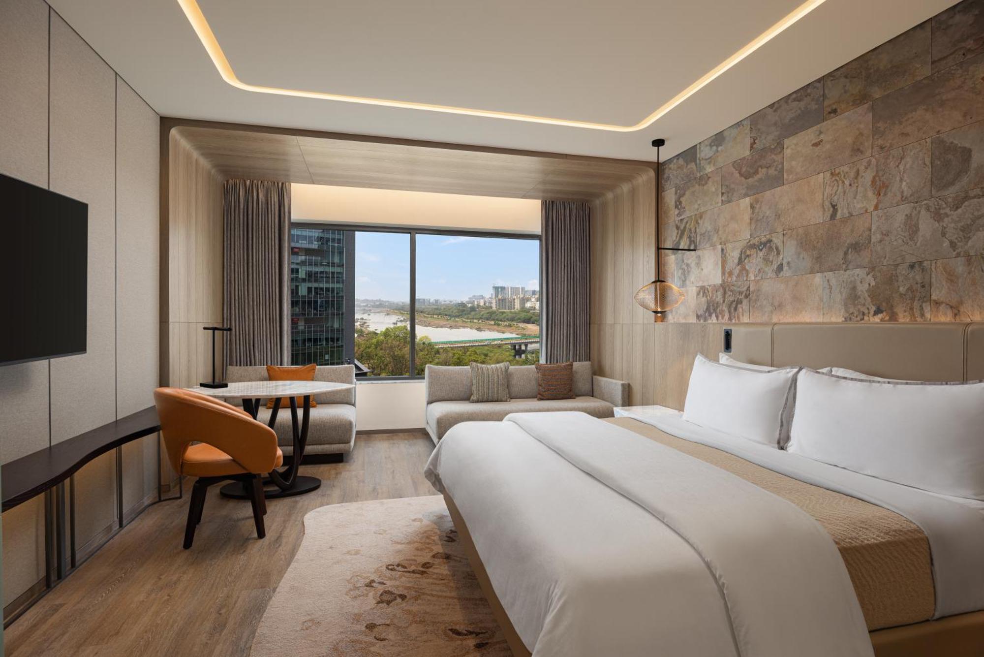 1 King Bed, Guest Room