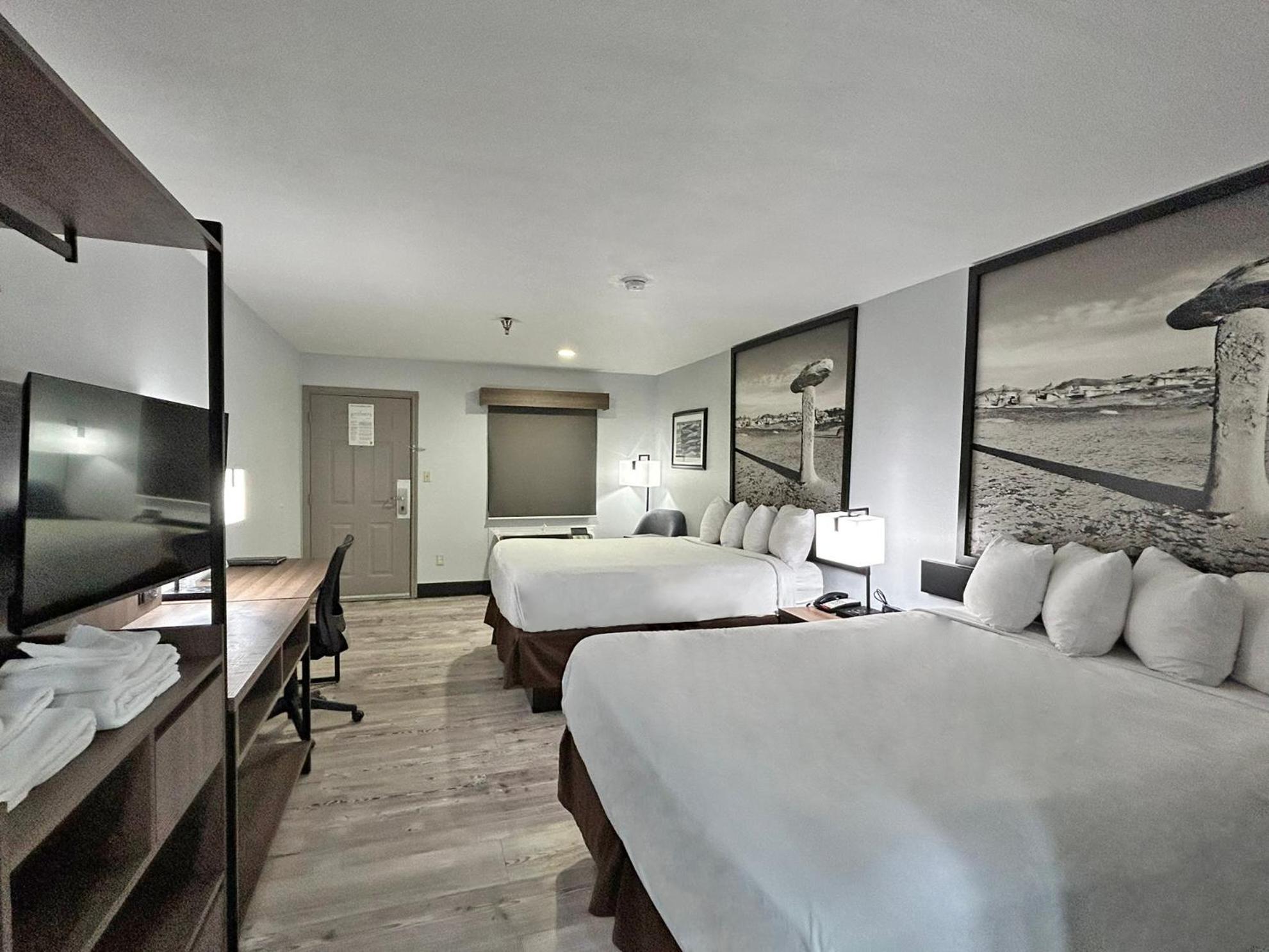 Queen Room Two Queen Beds Non-Smoking