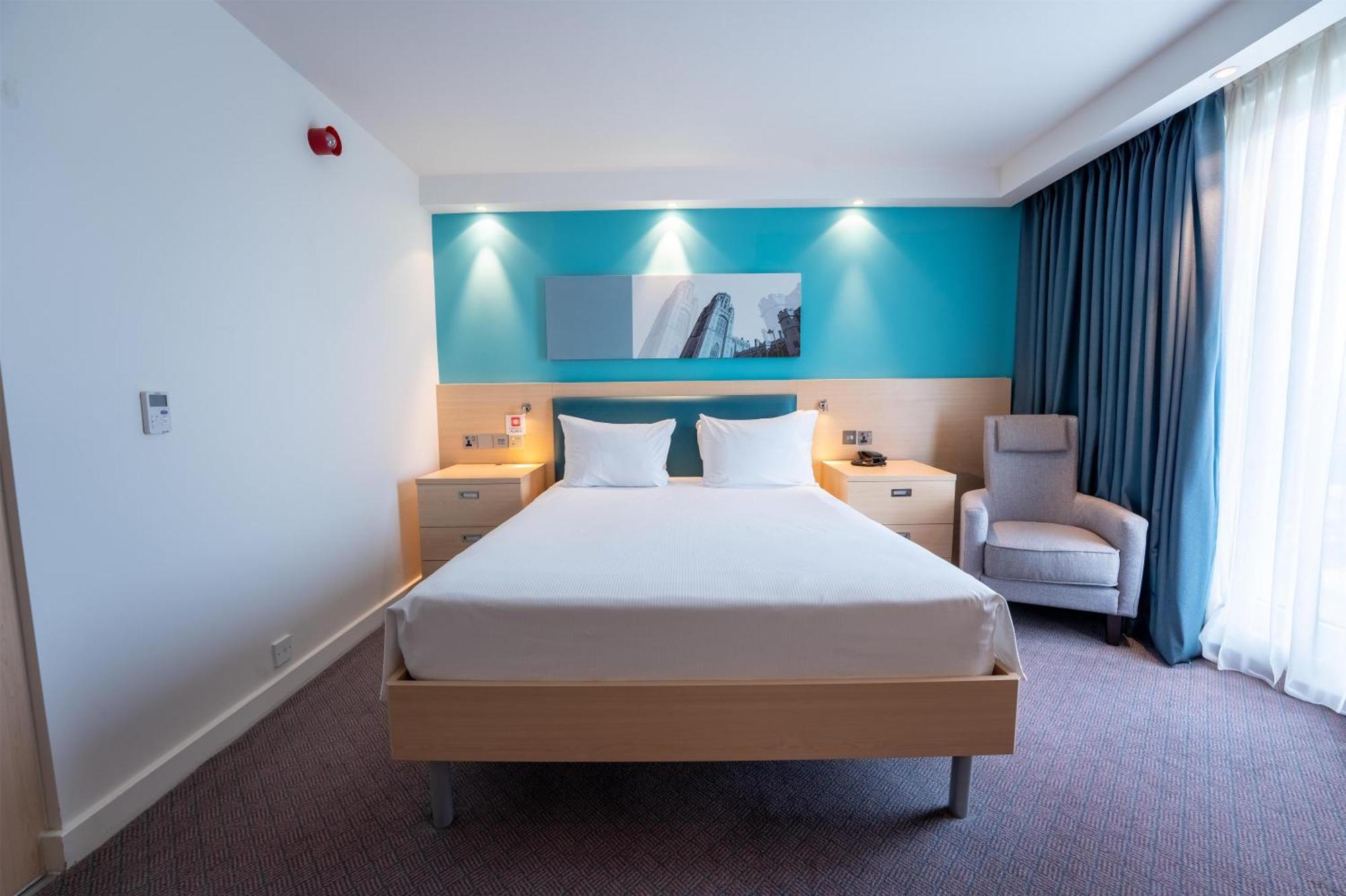 Queen Room UK King Bed Mobility Access