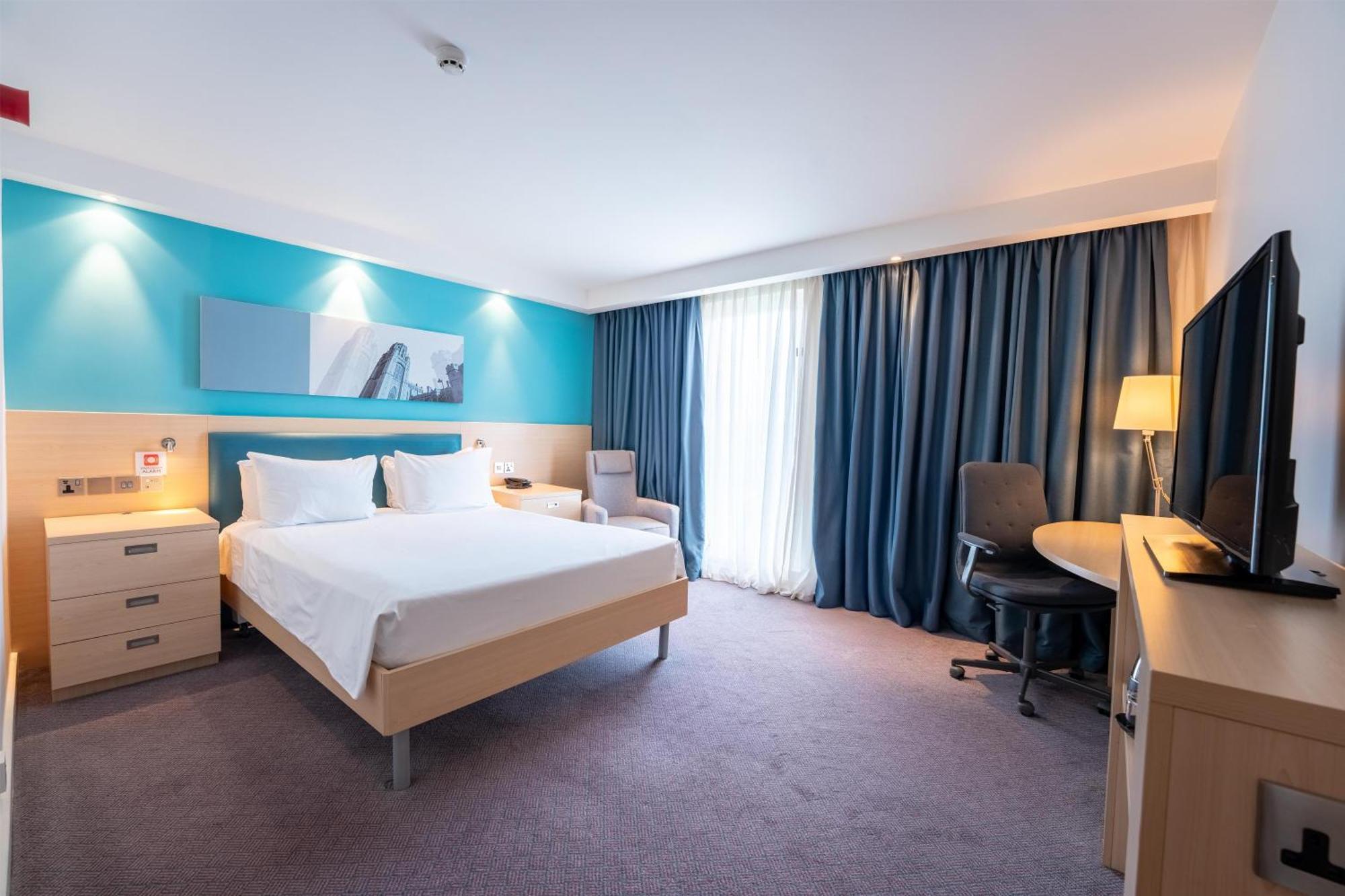 Queen Room UK King Bed Mobility Access
