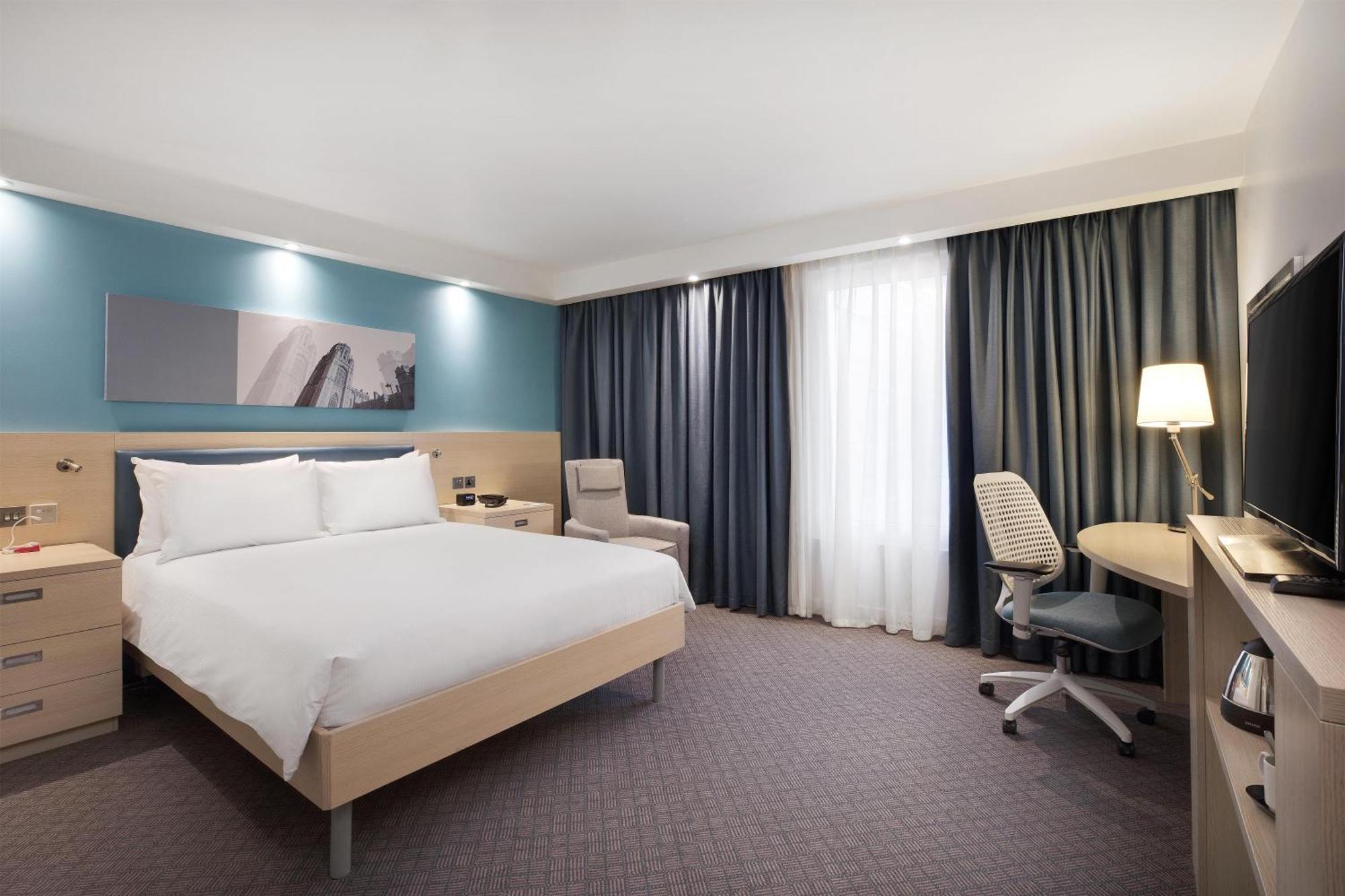 Queen Room UK King Bed Mobility Access