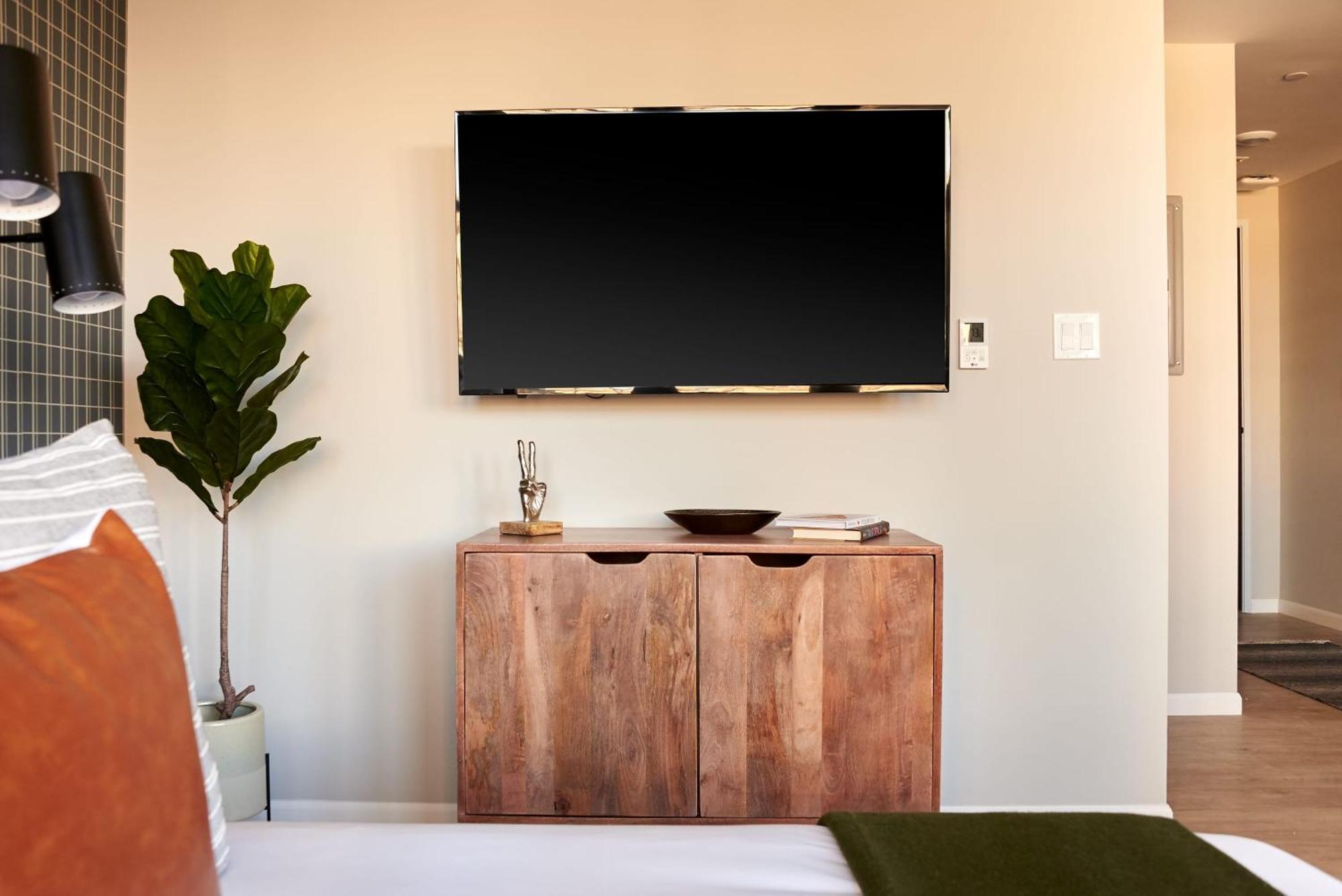 Queen Studio City View Self Check Virtual Front Desk