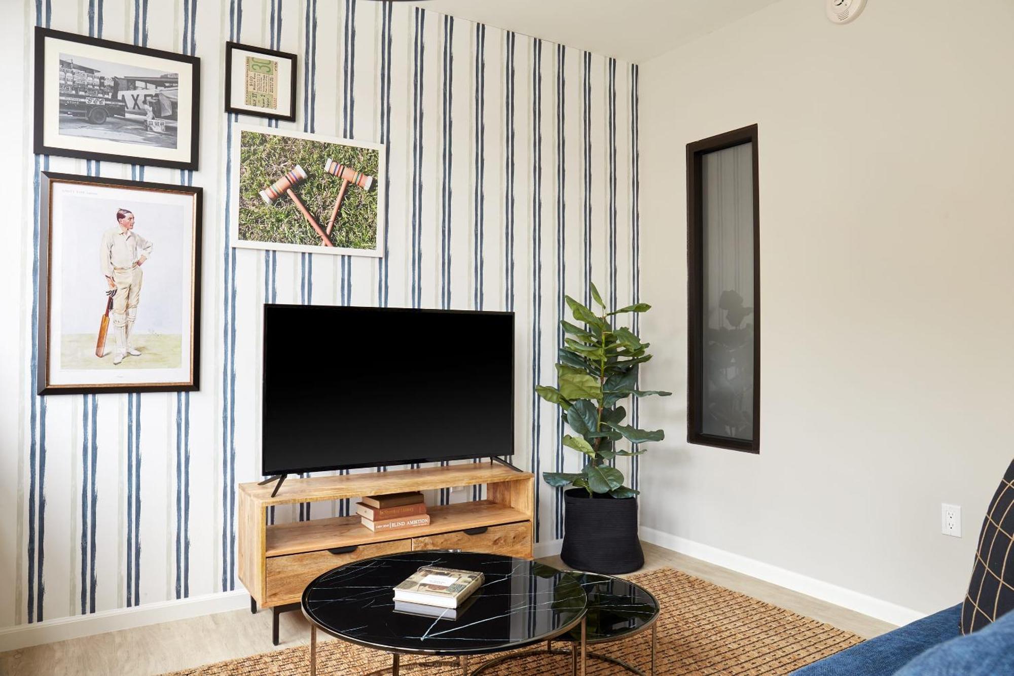 One-Bedroom Apartment Self Check Virtual Front Desk