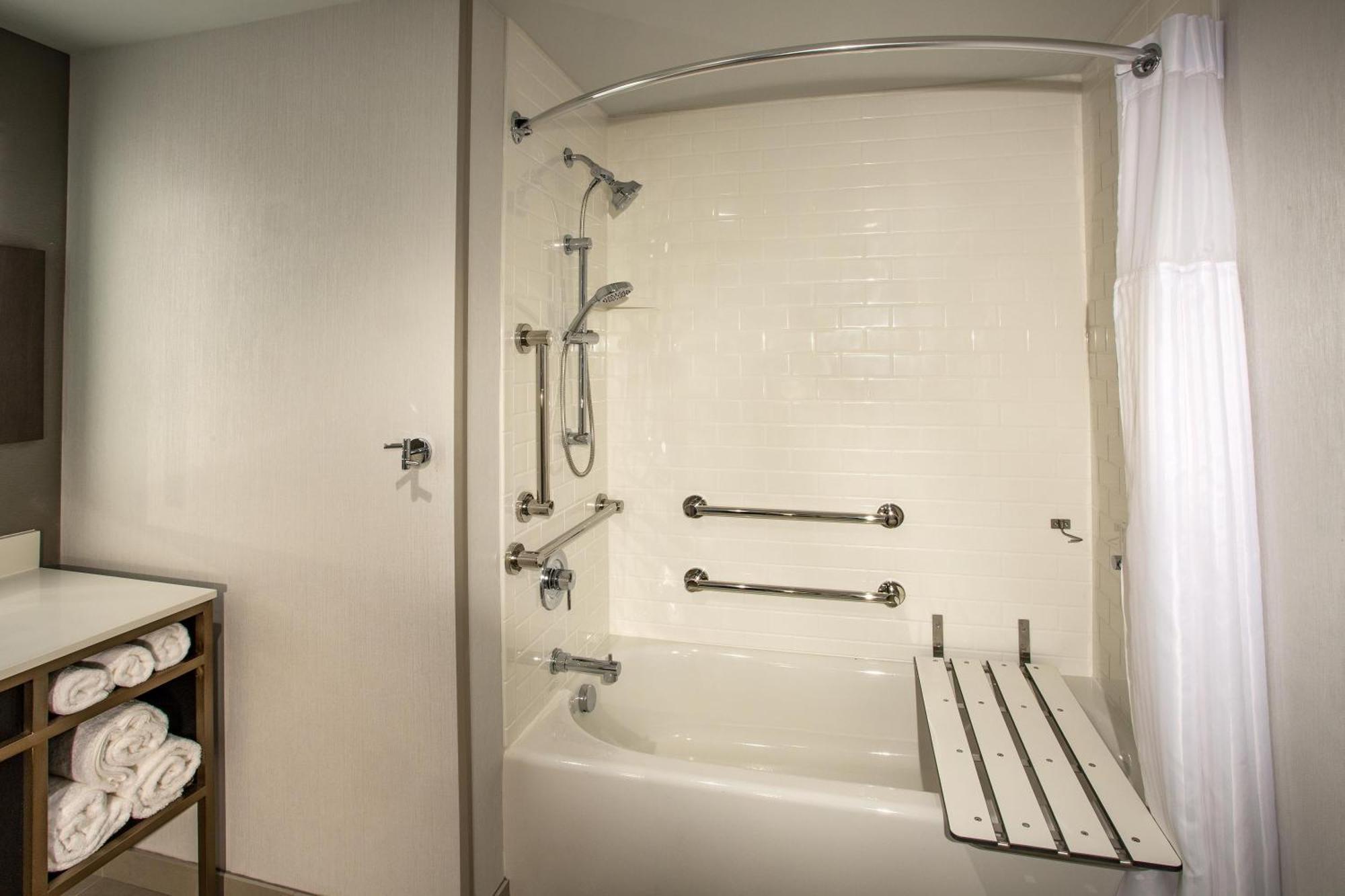 King Room Tub Mobility Hearing Access