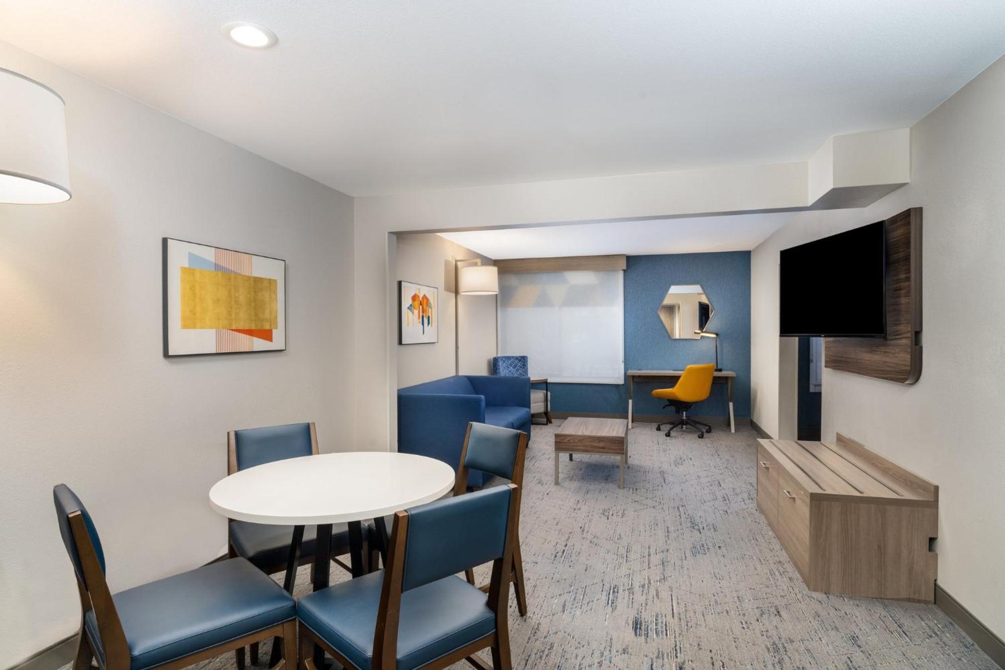 One-Bedroom King Suite