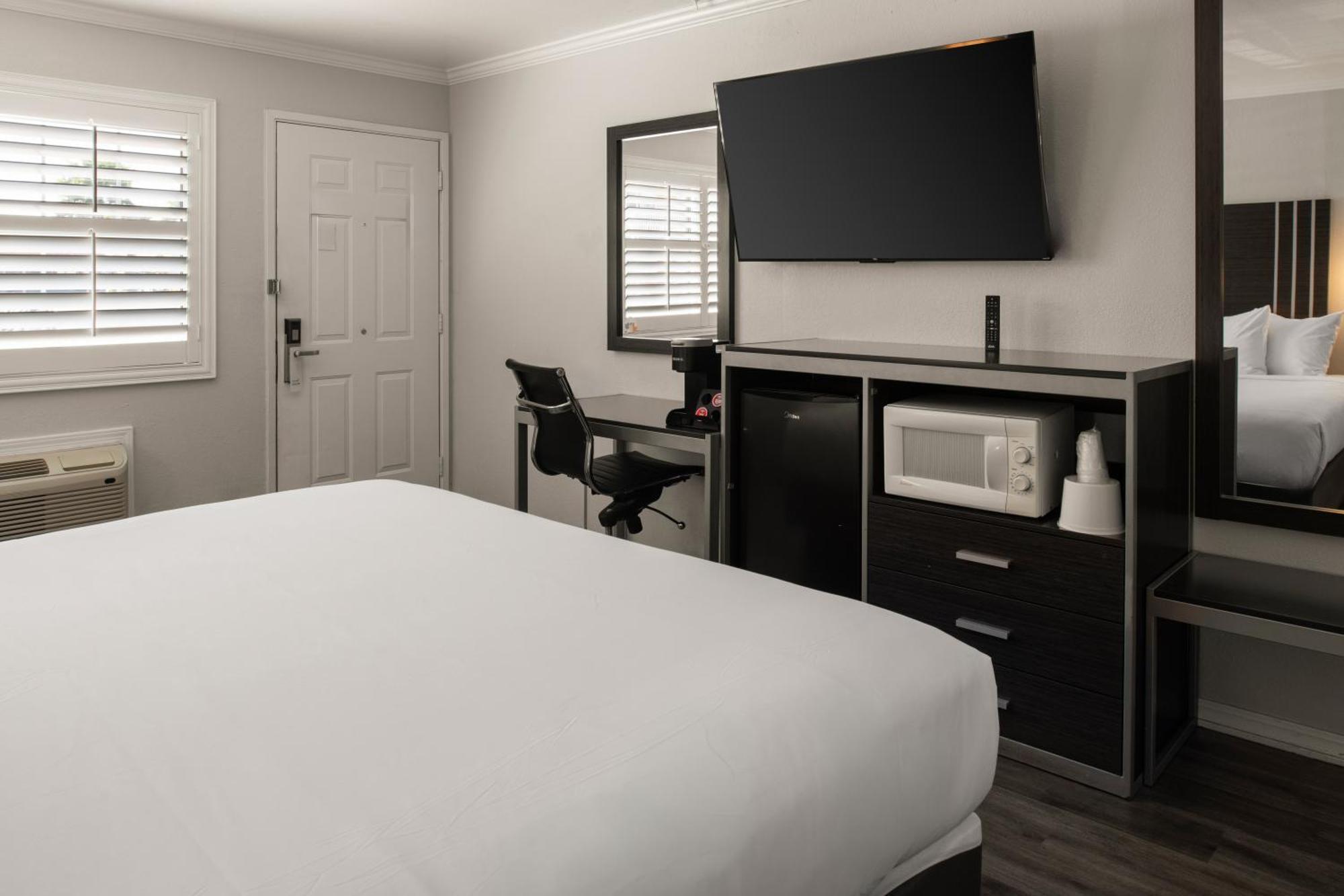 Queen Room - Disability Access