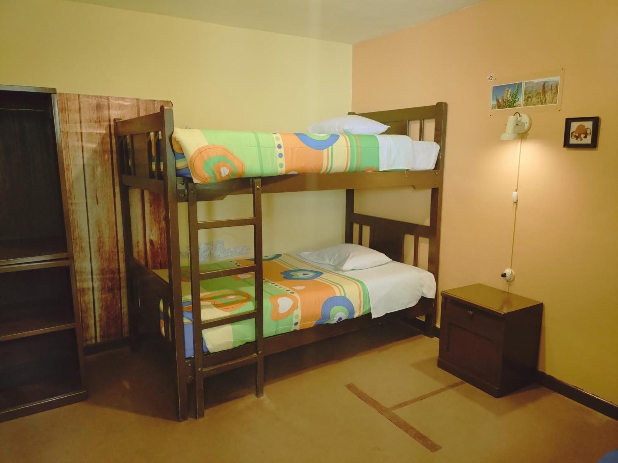 Cama Individual en habitación compartida femenina