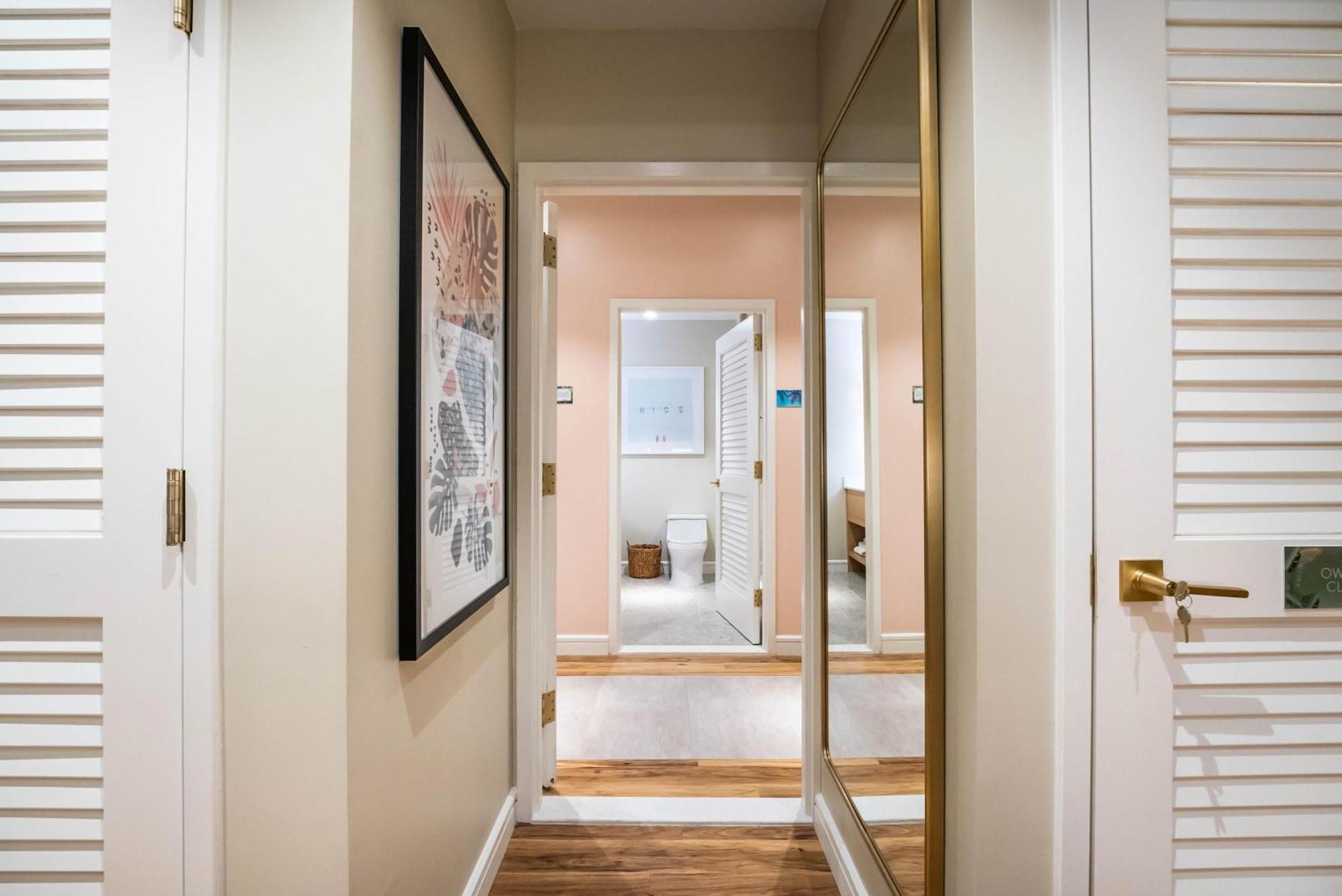 King Room with Roll-In Shower - Disability Access