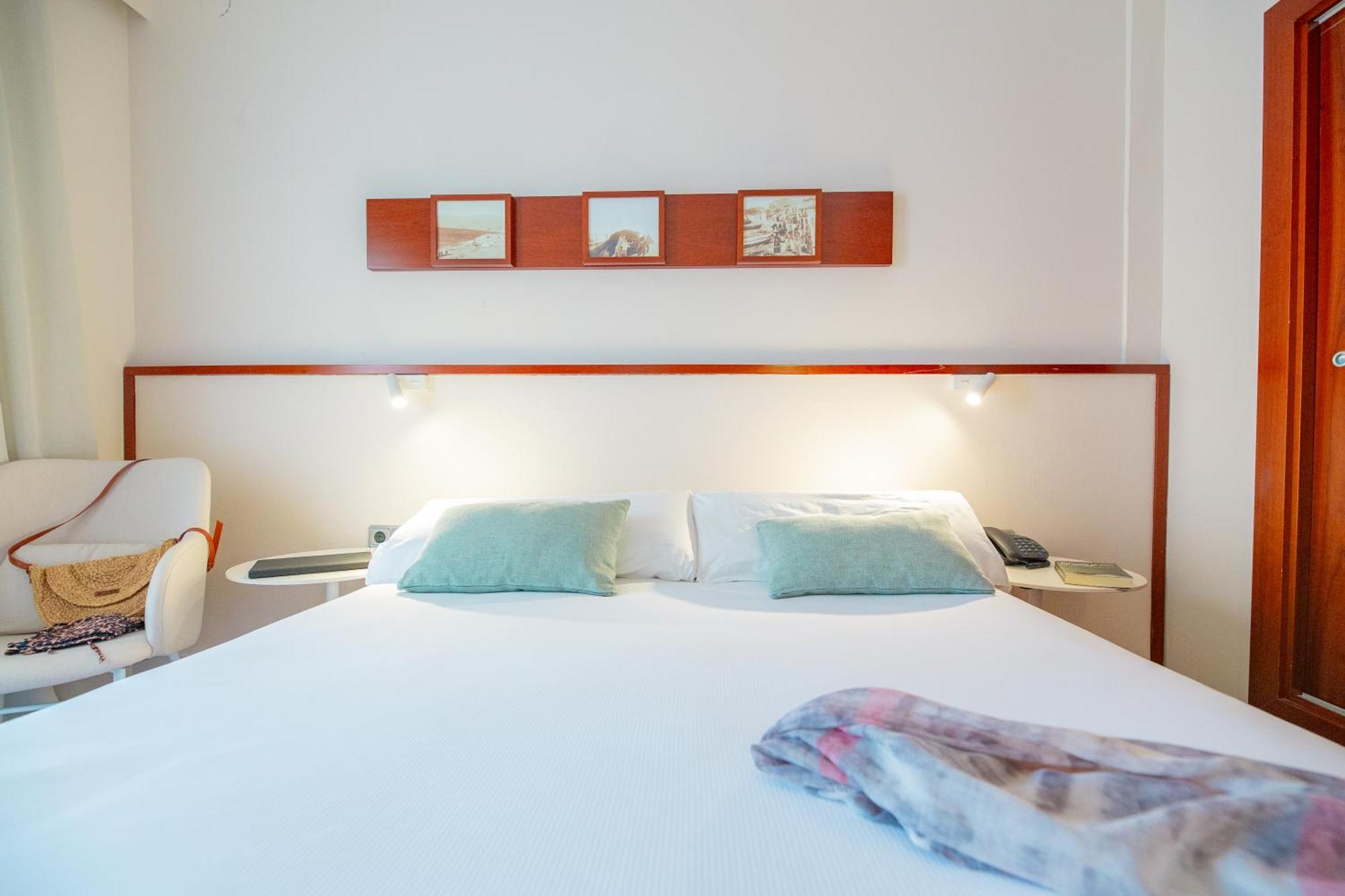 Double or Twin Room Partial Sea View,1769486639:JPEG