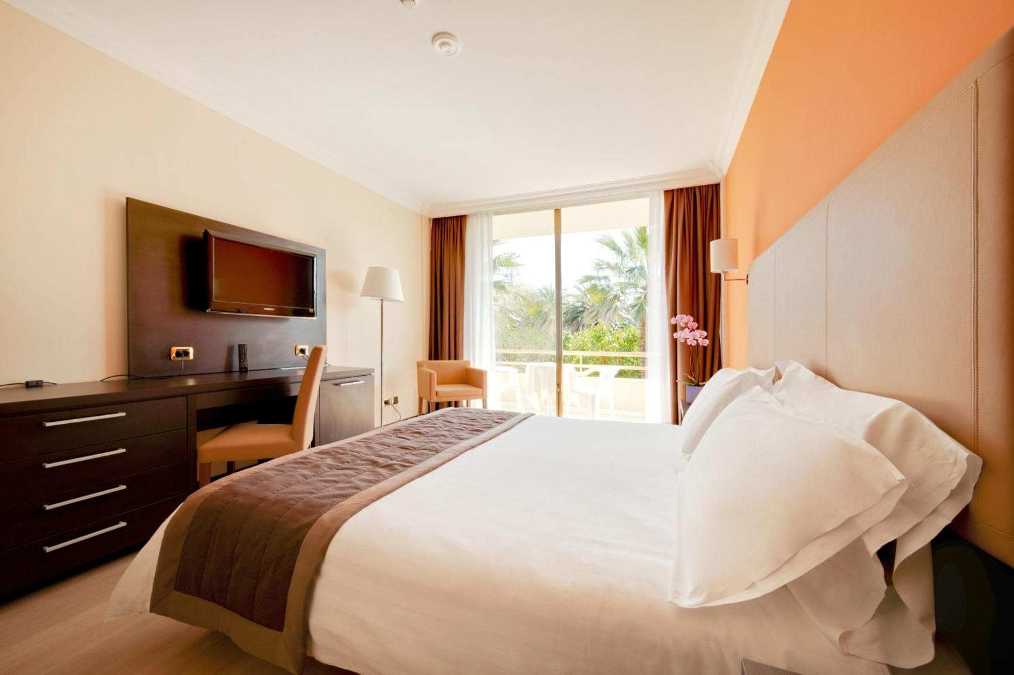 Double or Twin Room Garden View