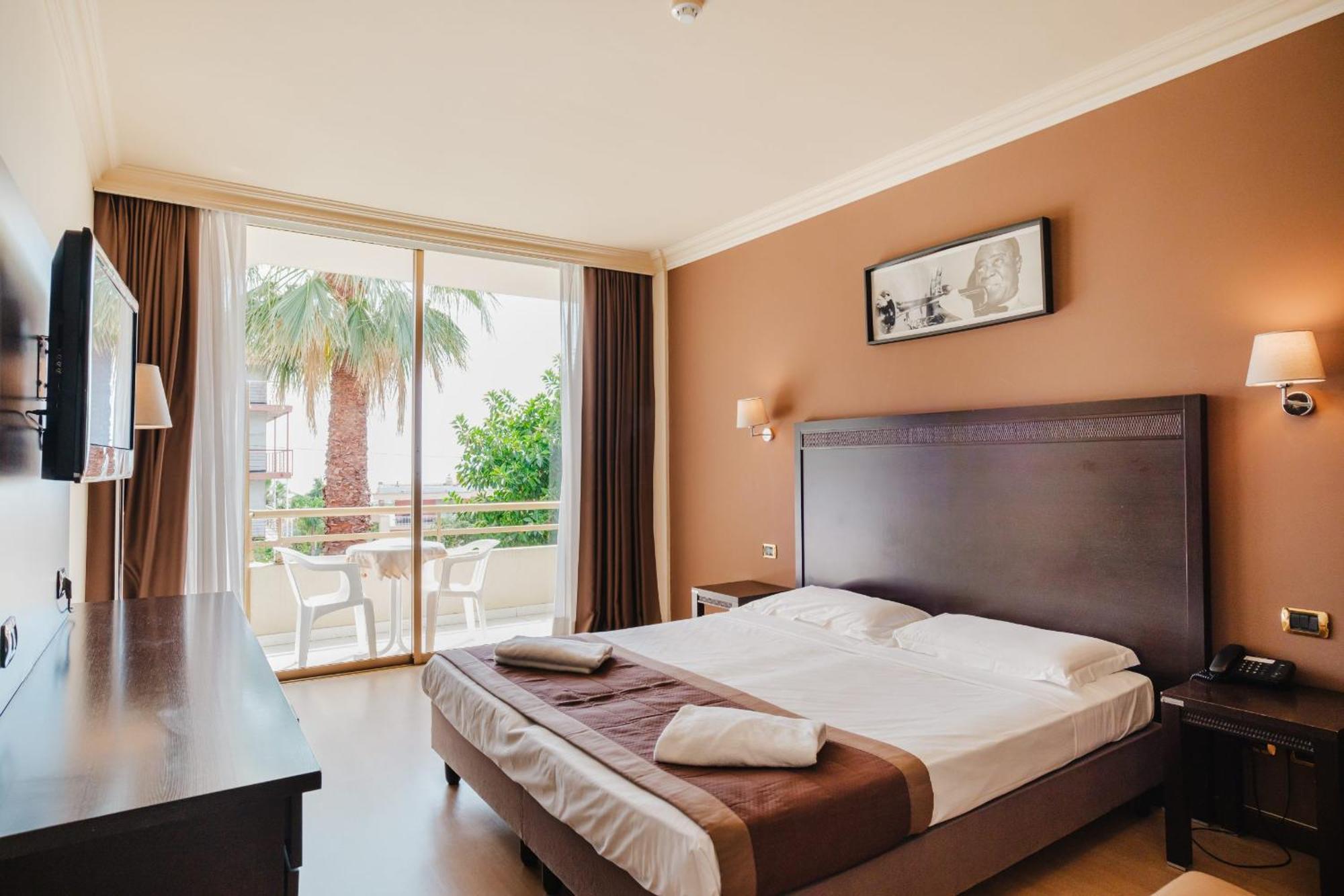 Superior Double or Twin Room Garden View
