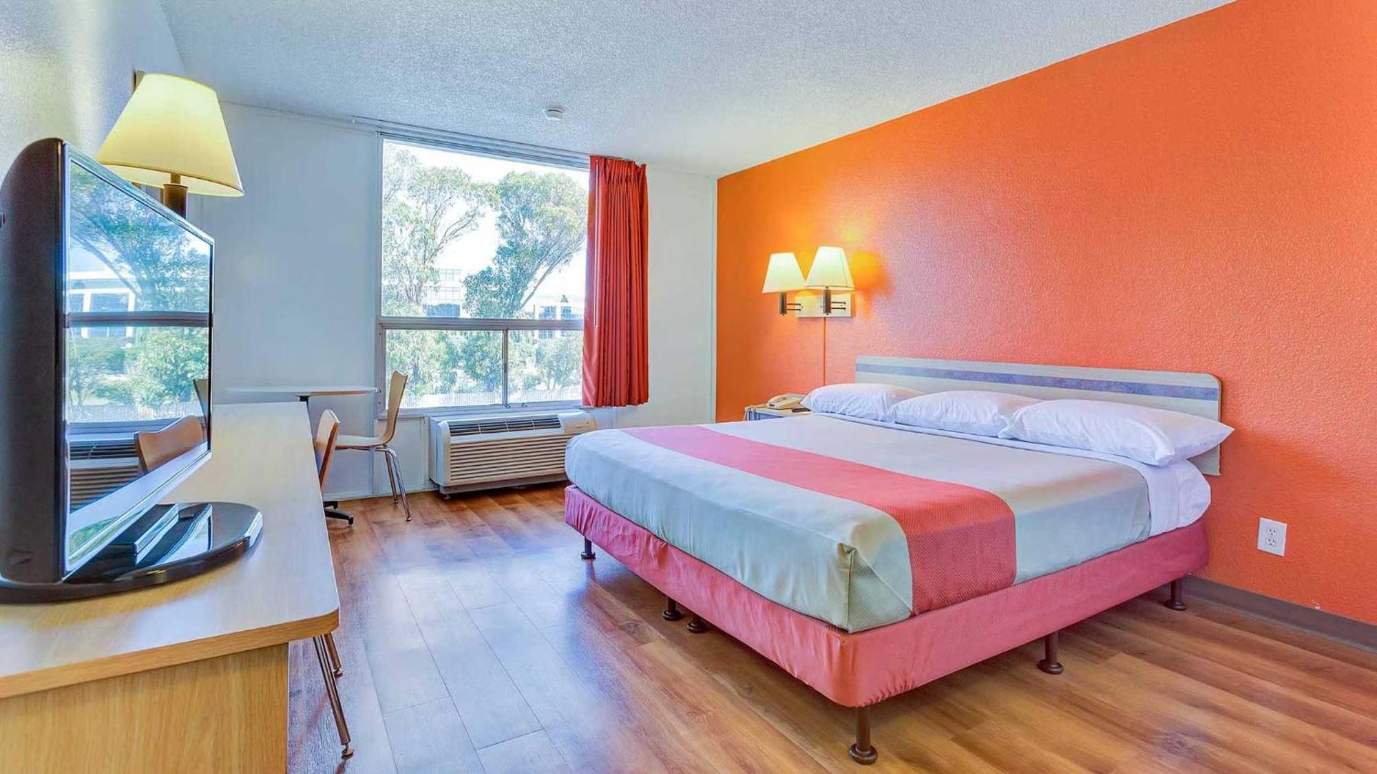 1 King Bed |Near San Carlos Airport