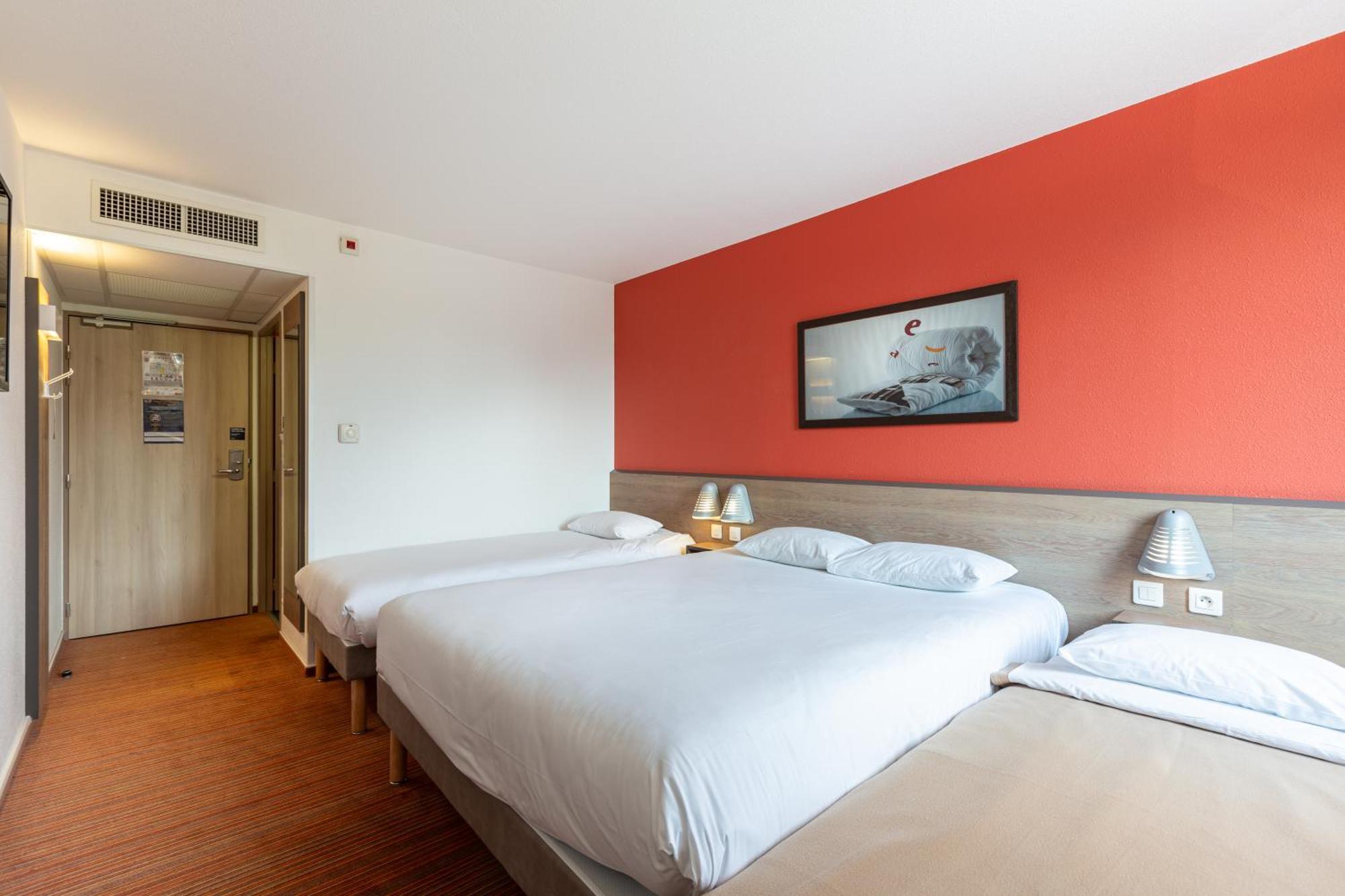 Quadruple Room 1 double bed 1 single bed bed 70 or 160cm