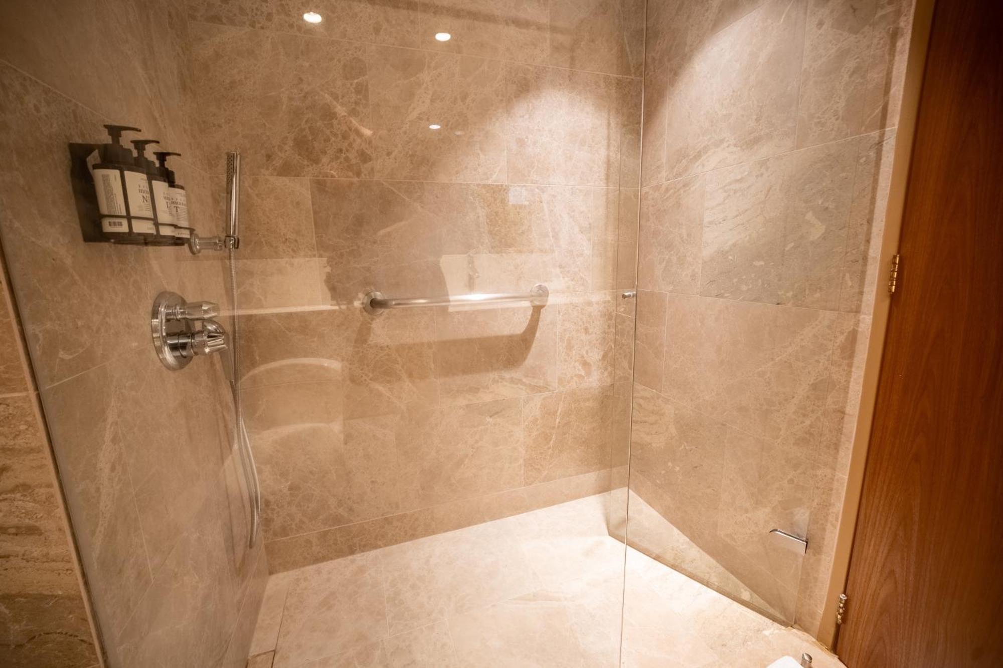 Classic King Room Accessible