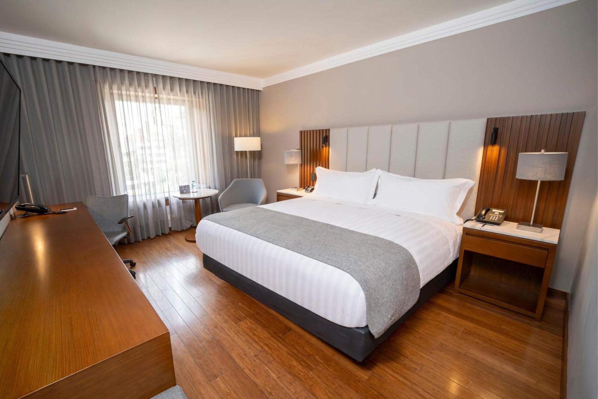 Classic King Room Accessible