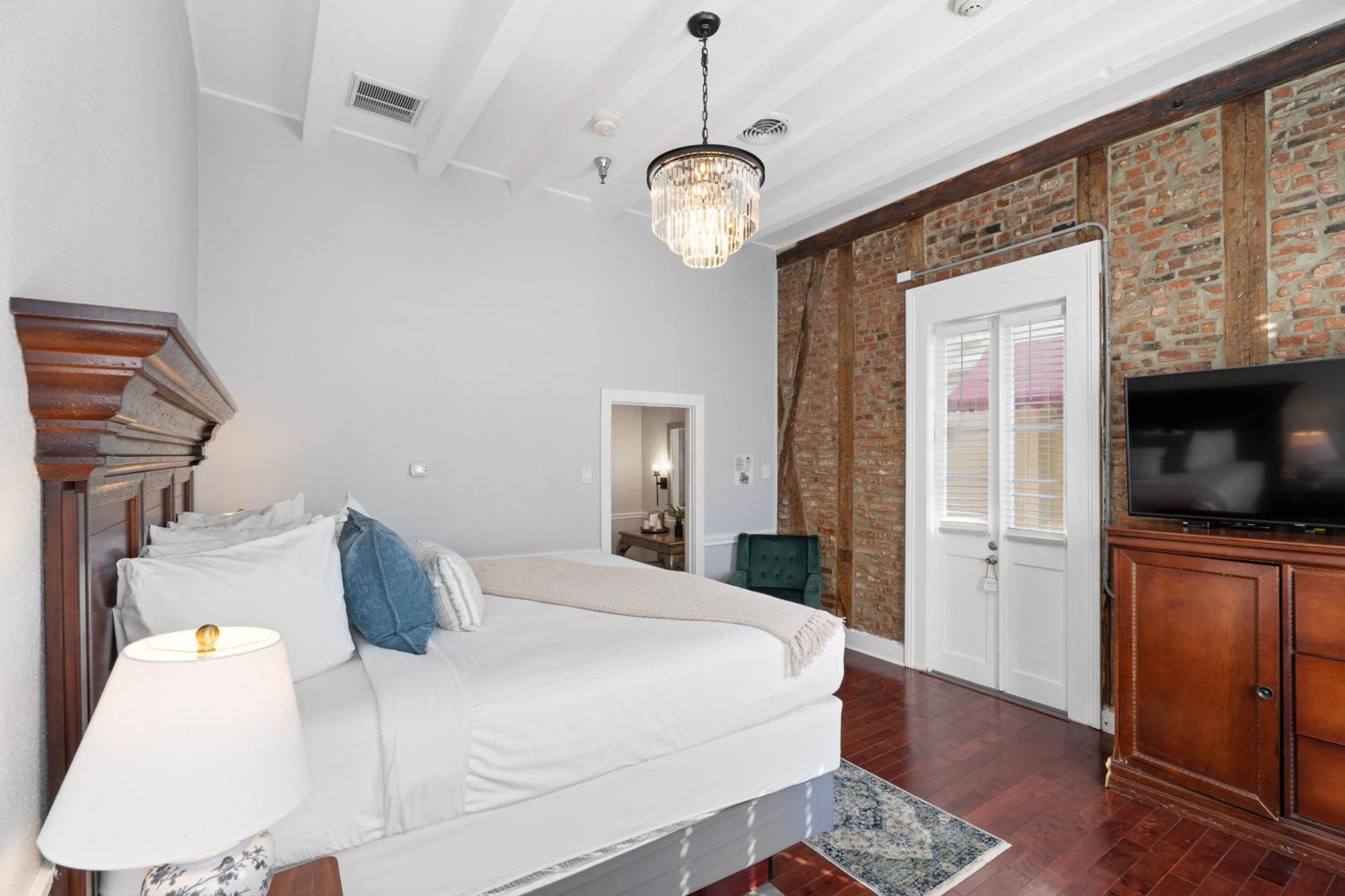 Suite One King Bed