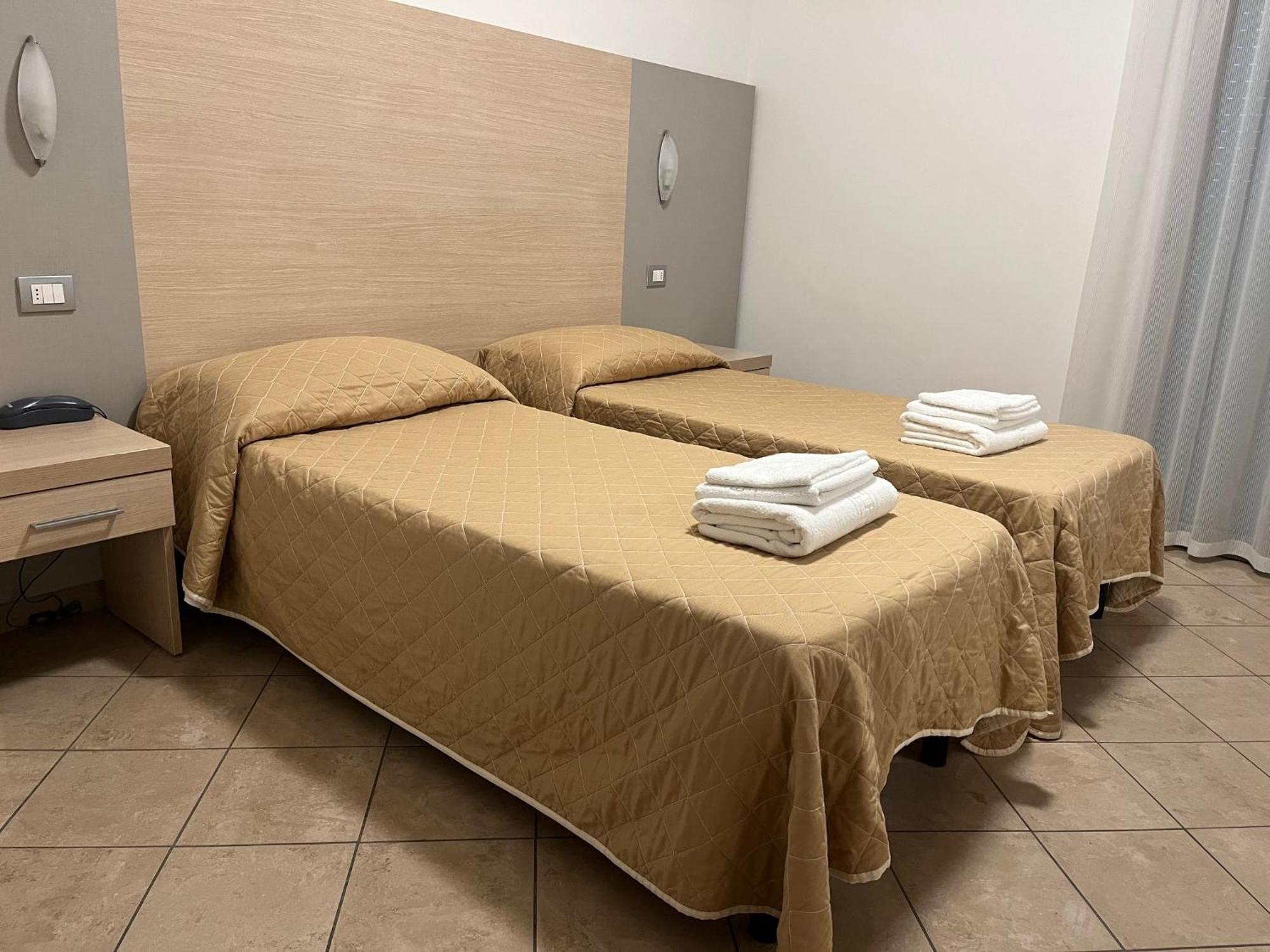 Twin Room,1769882837:JPEG