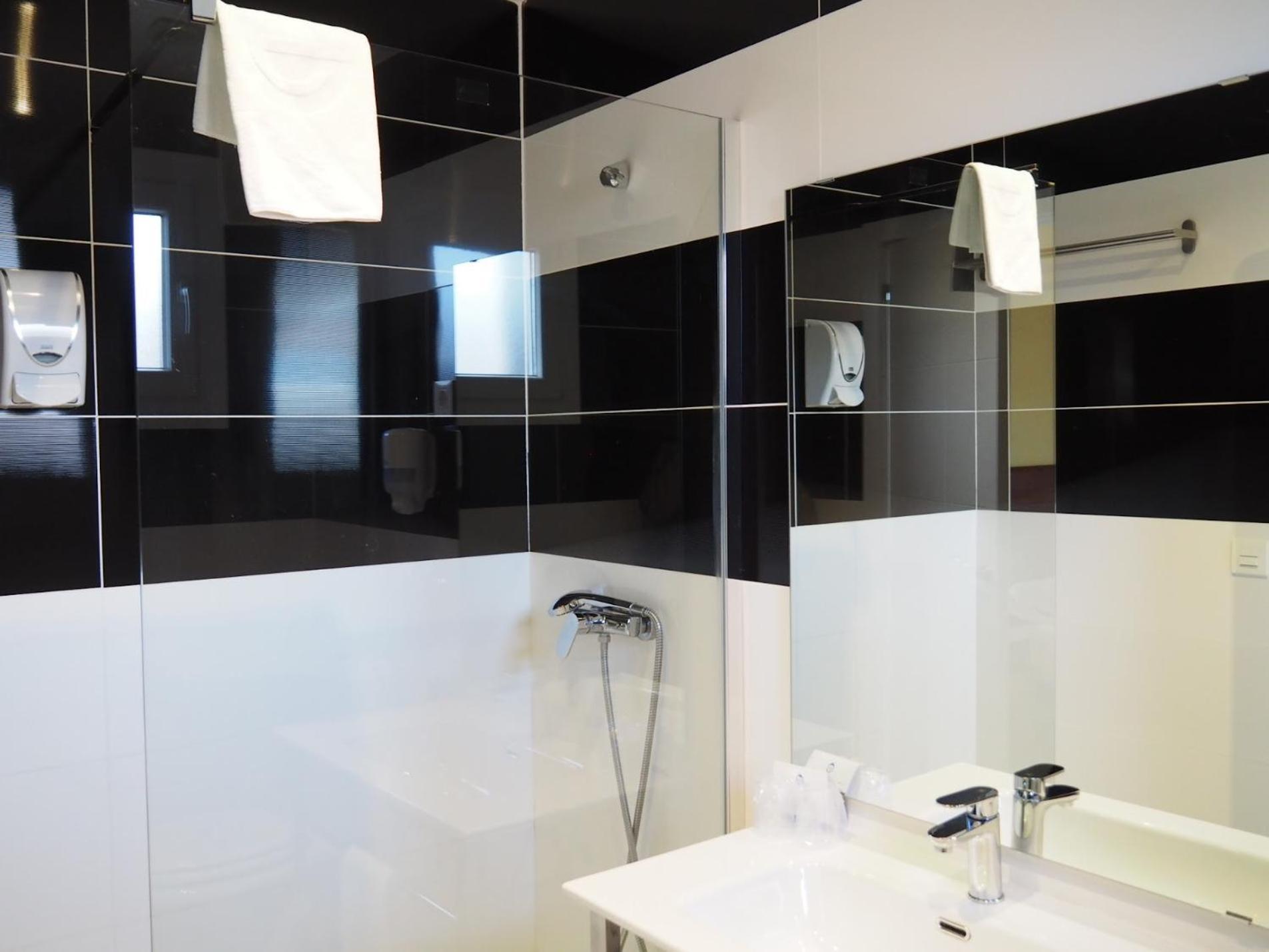 Double or Twin Room Bathroom