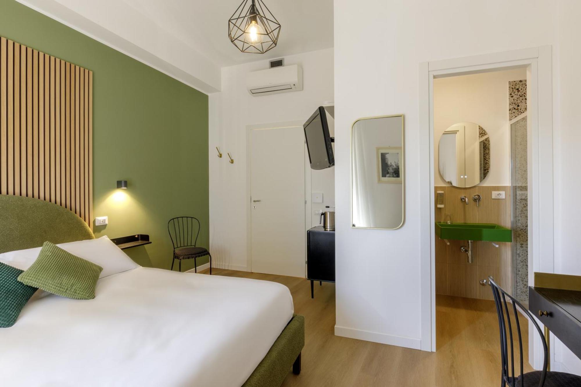 Double room overlooking the Basilica