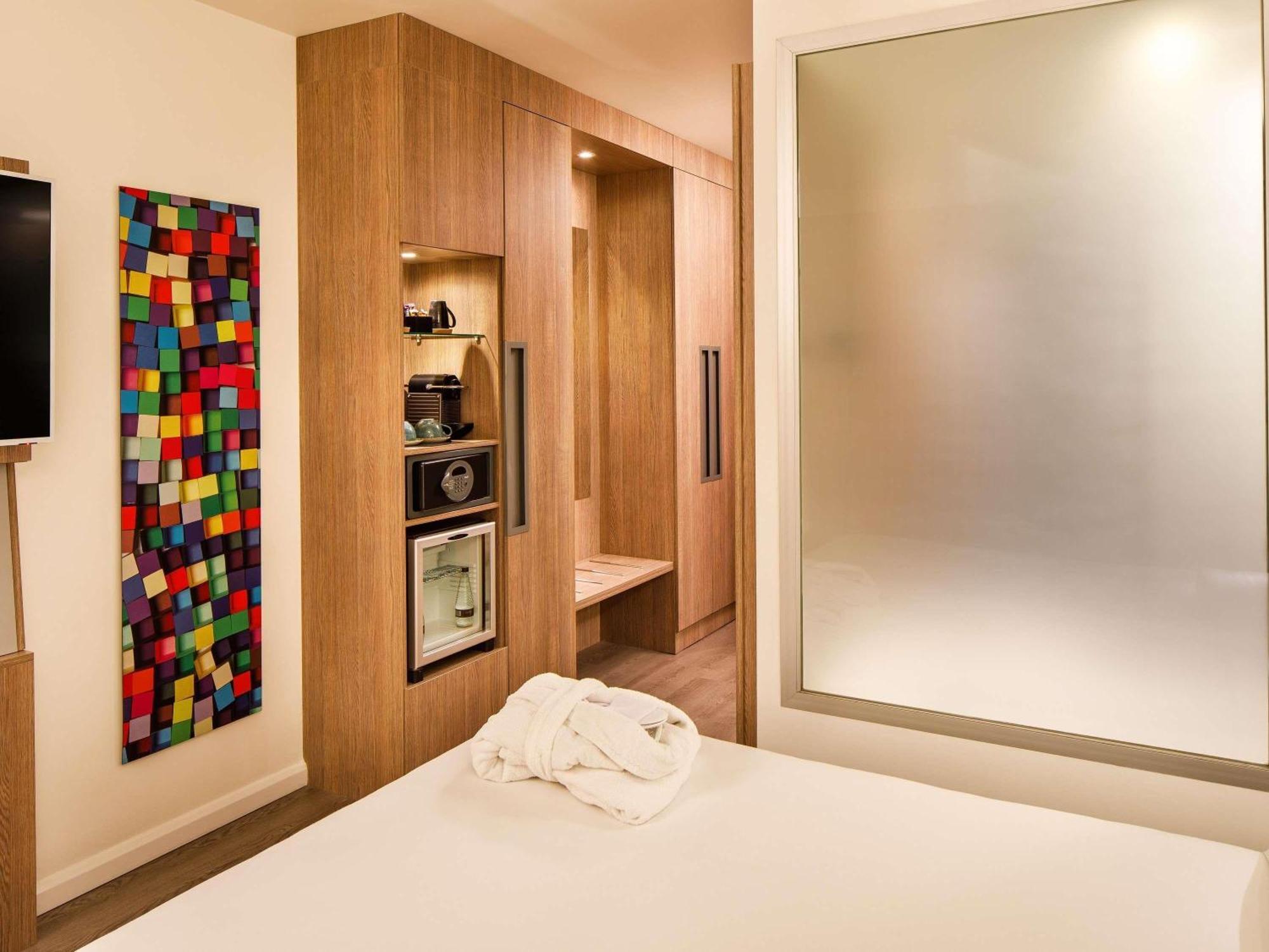 Executive Queen Room One Queen Bed One Double Sofa Bed