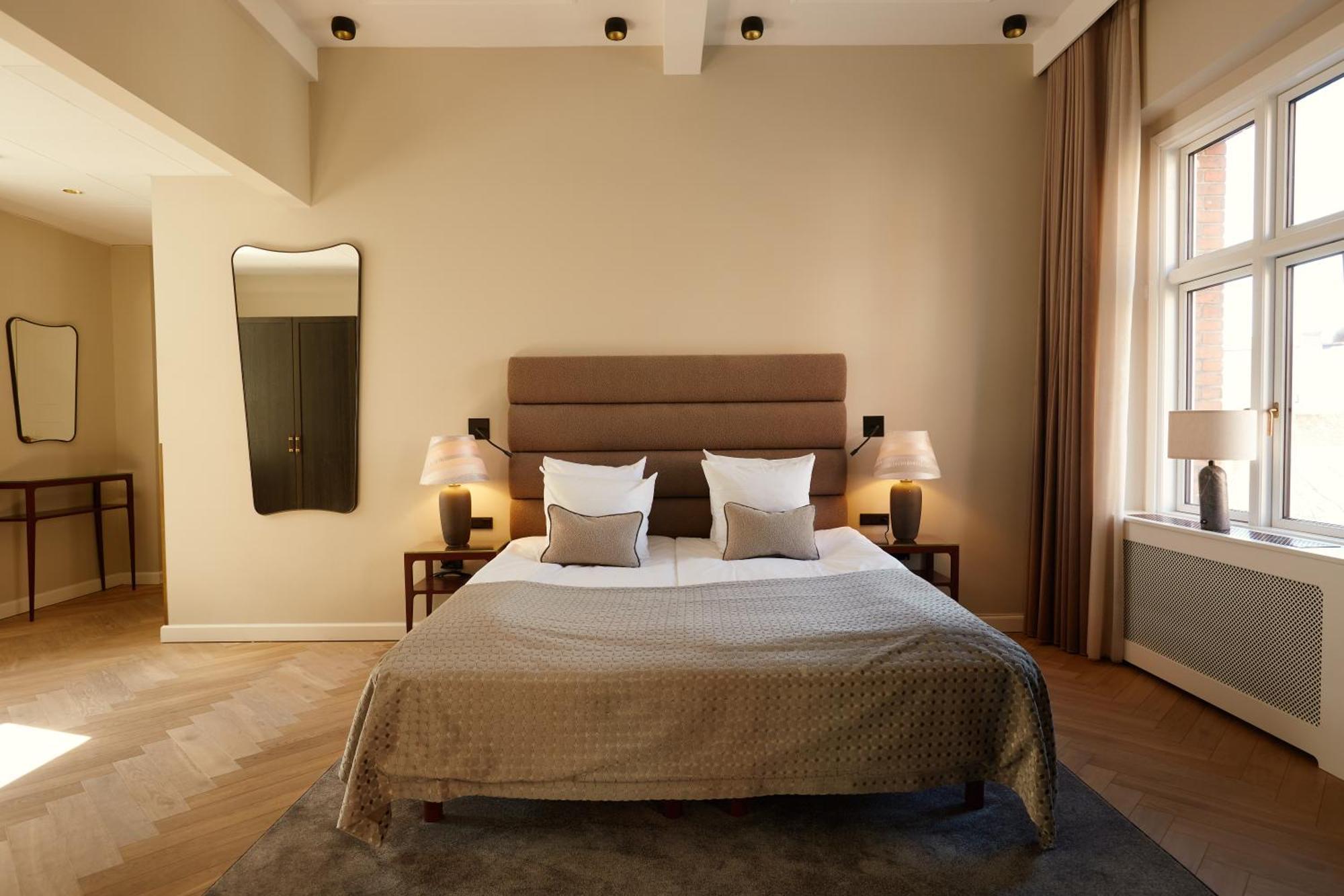 Signature Suite