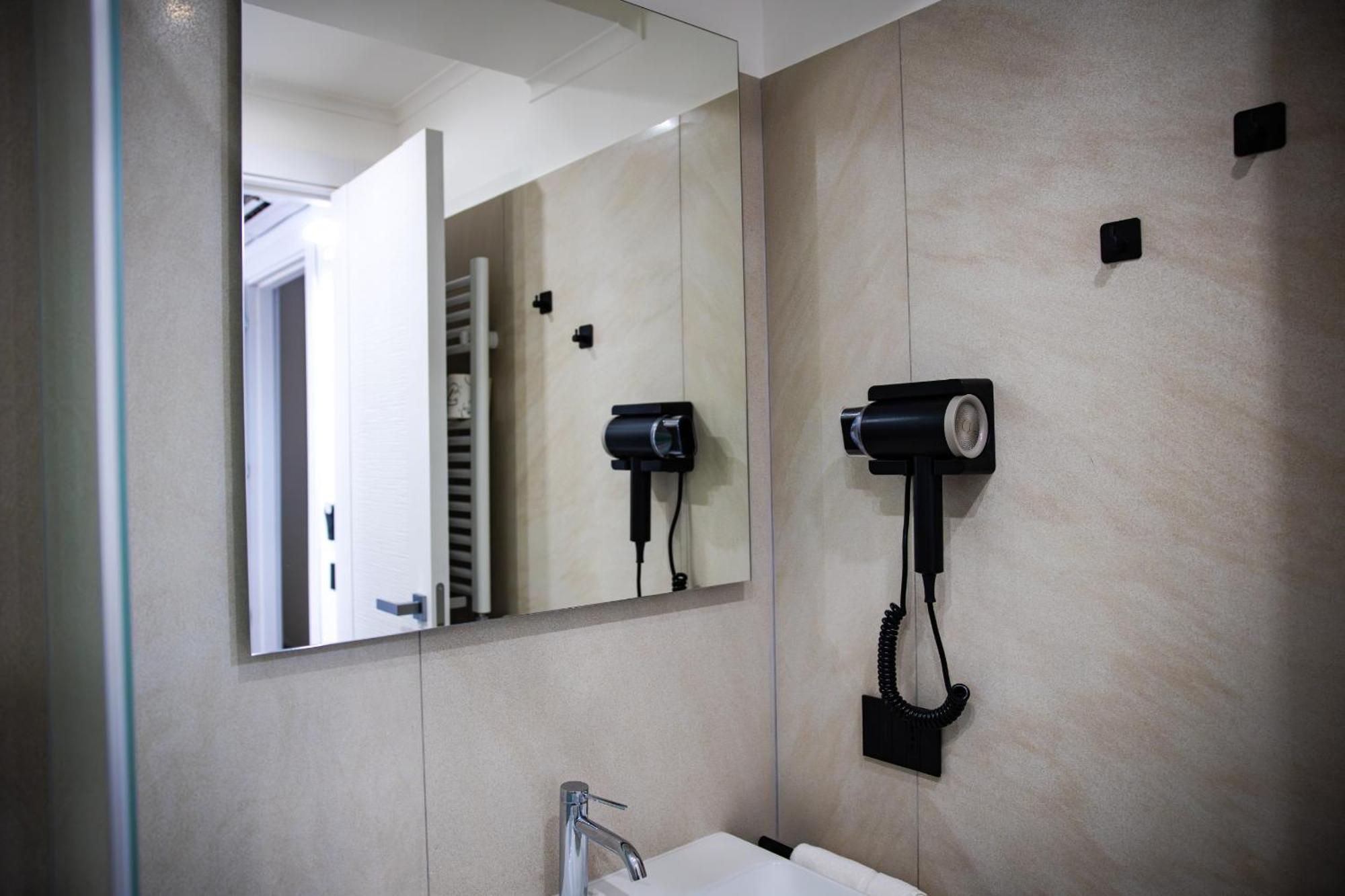 Twin Room Private Bathroom