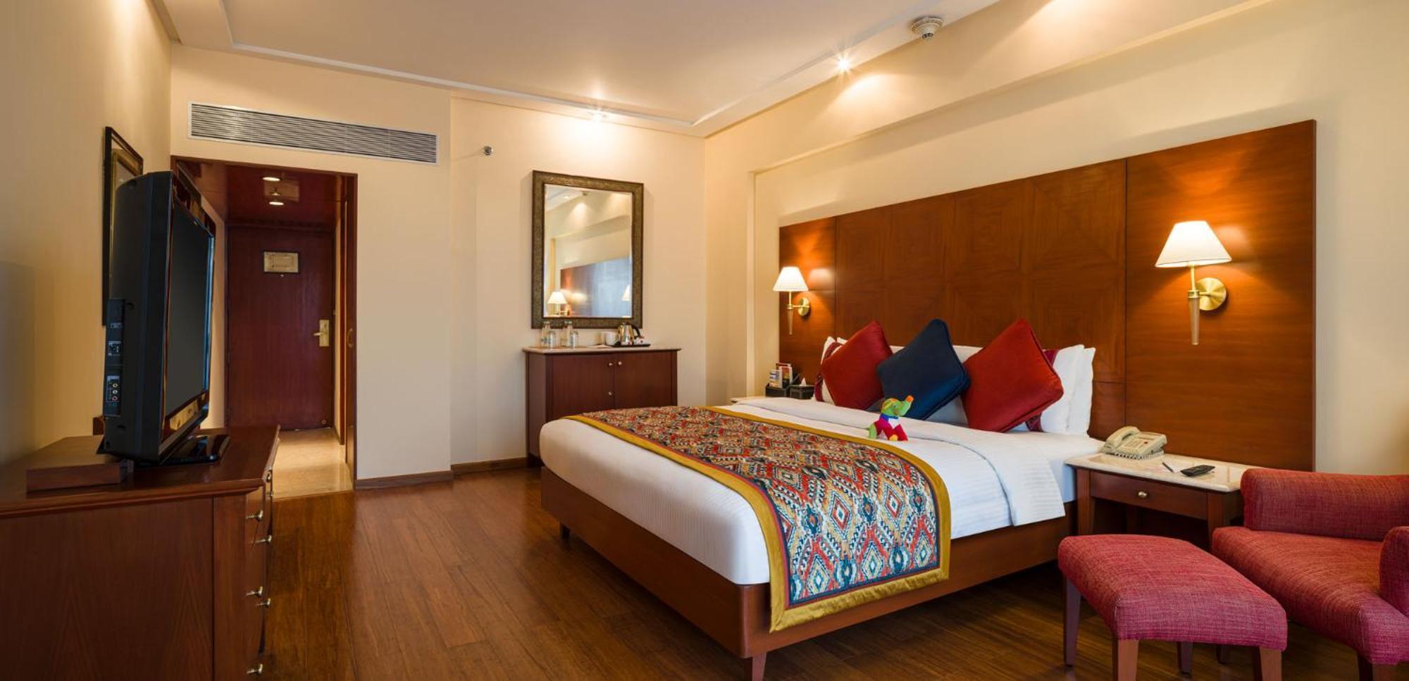 Deluxe Double Room on Food Beverage Spa on Laundry service