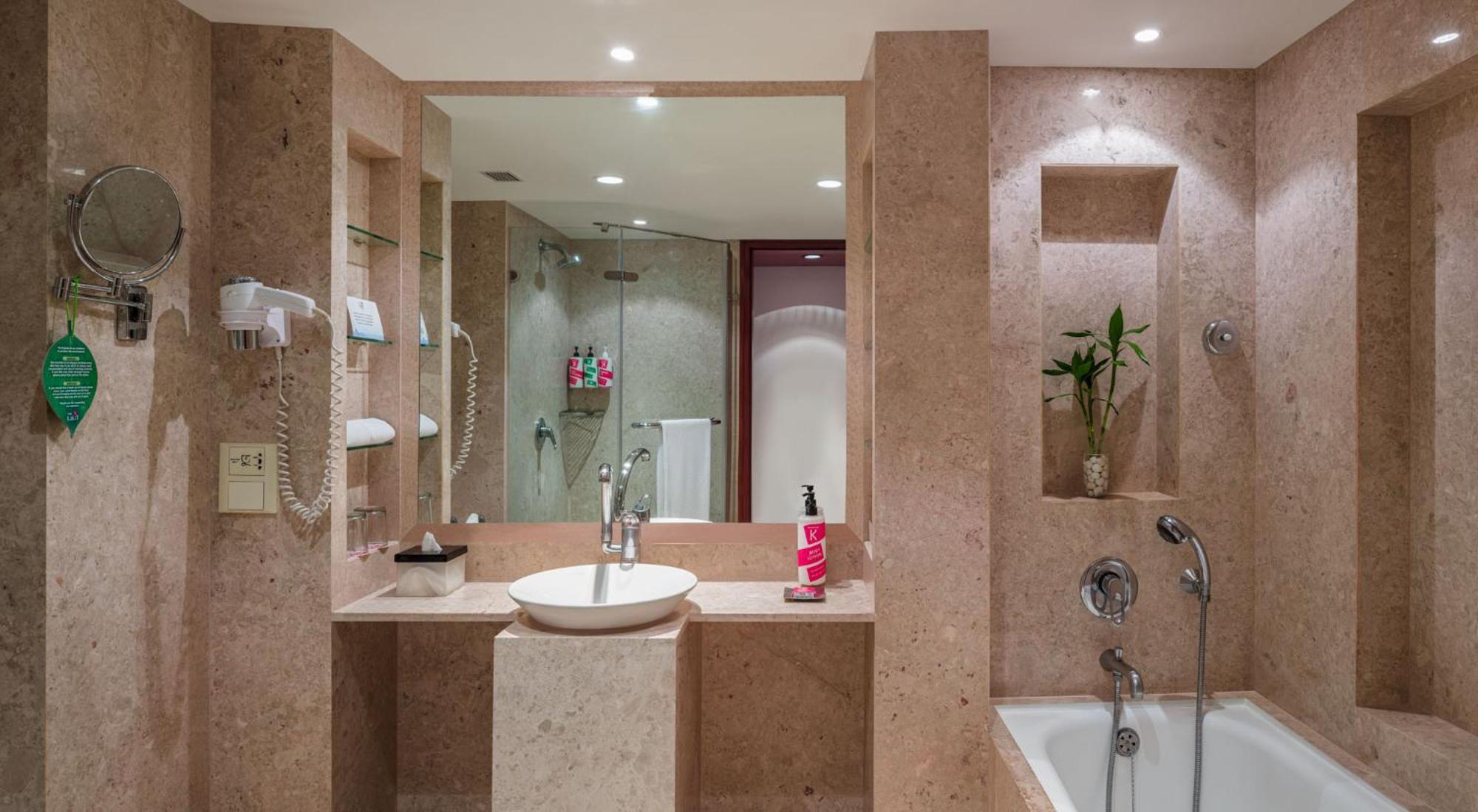 Deluxe Double Room on Food Beverage Spa on Laundry service
