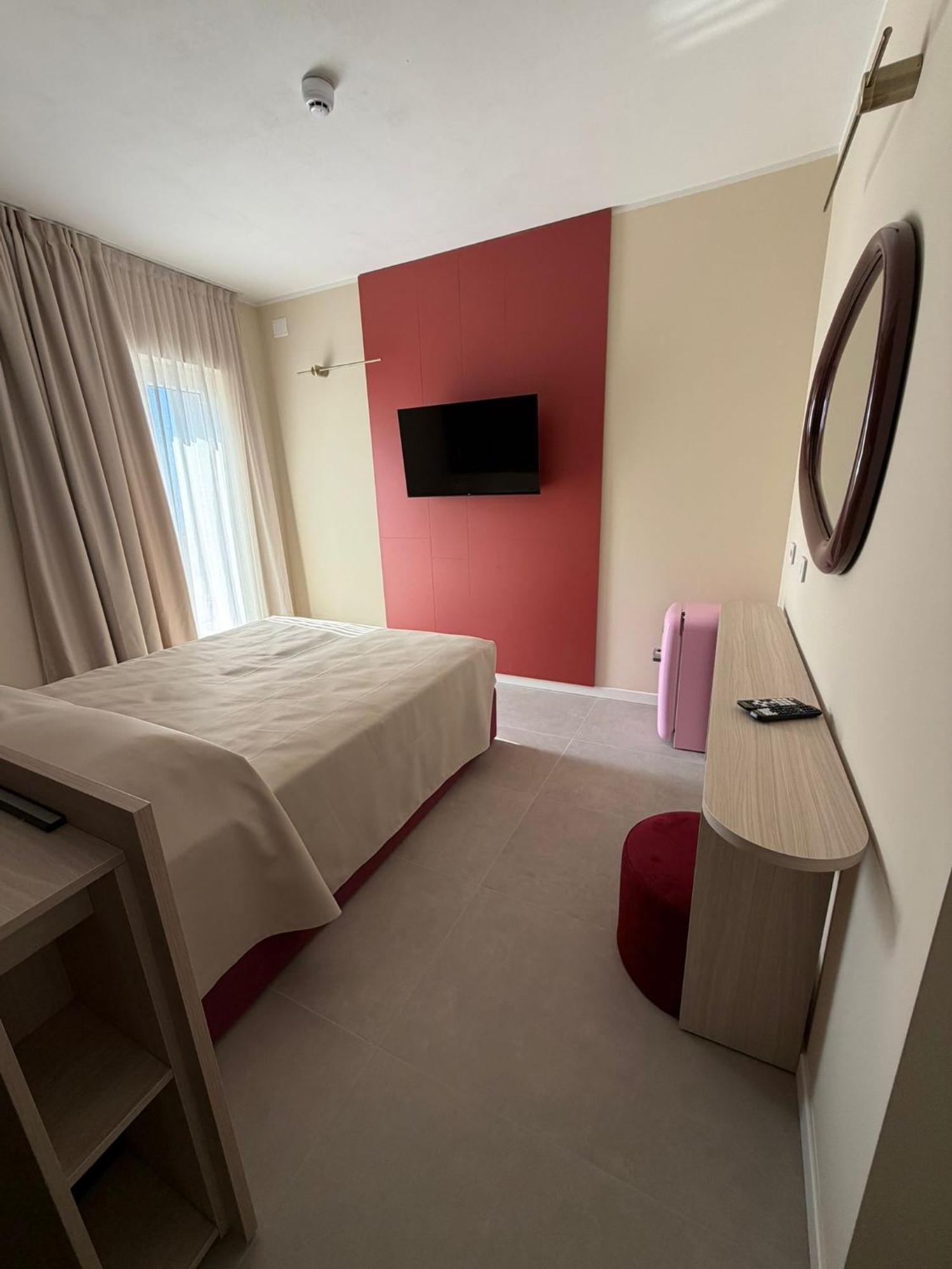 Deluxe Double or Twin Room Lake View Air Conditioning