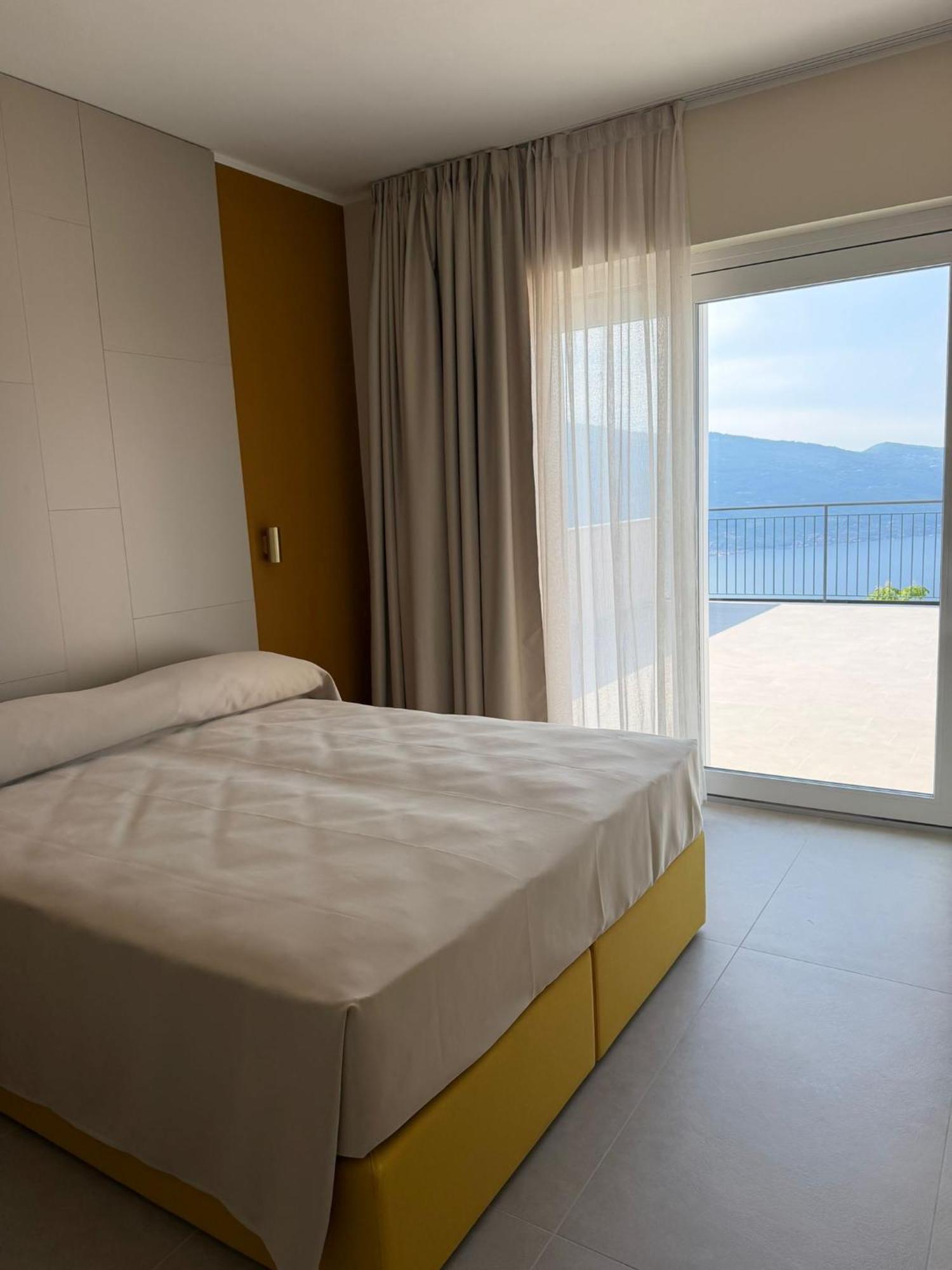 Deluxe Double or Twin Room Lake View Air Conditioning