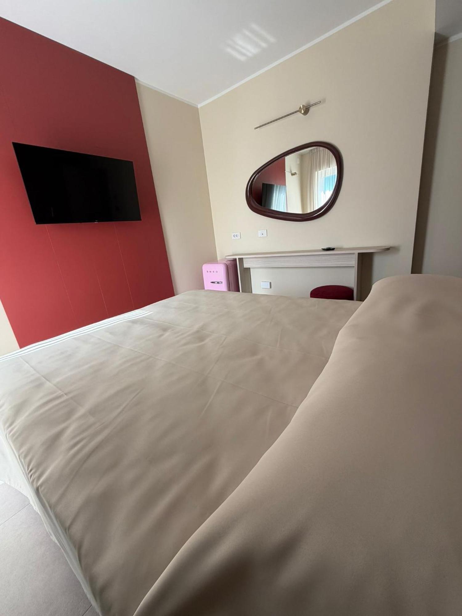 Deluxe Double or Twin Room Lake View Air Conditioning