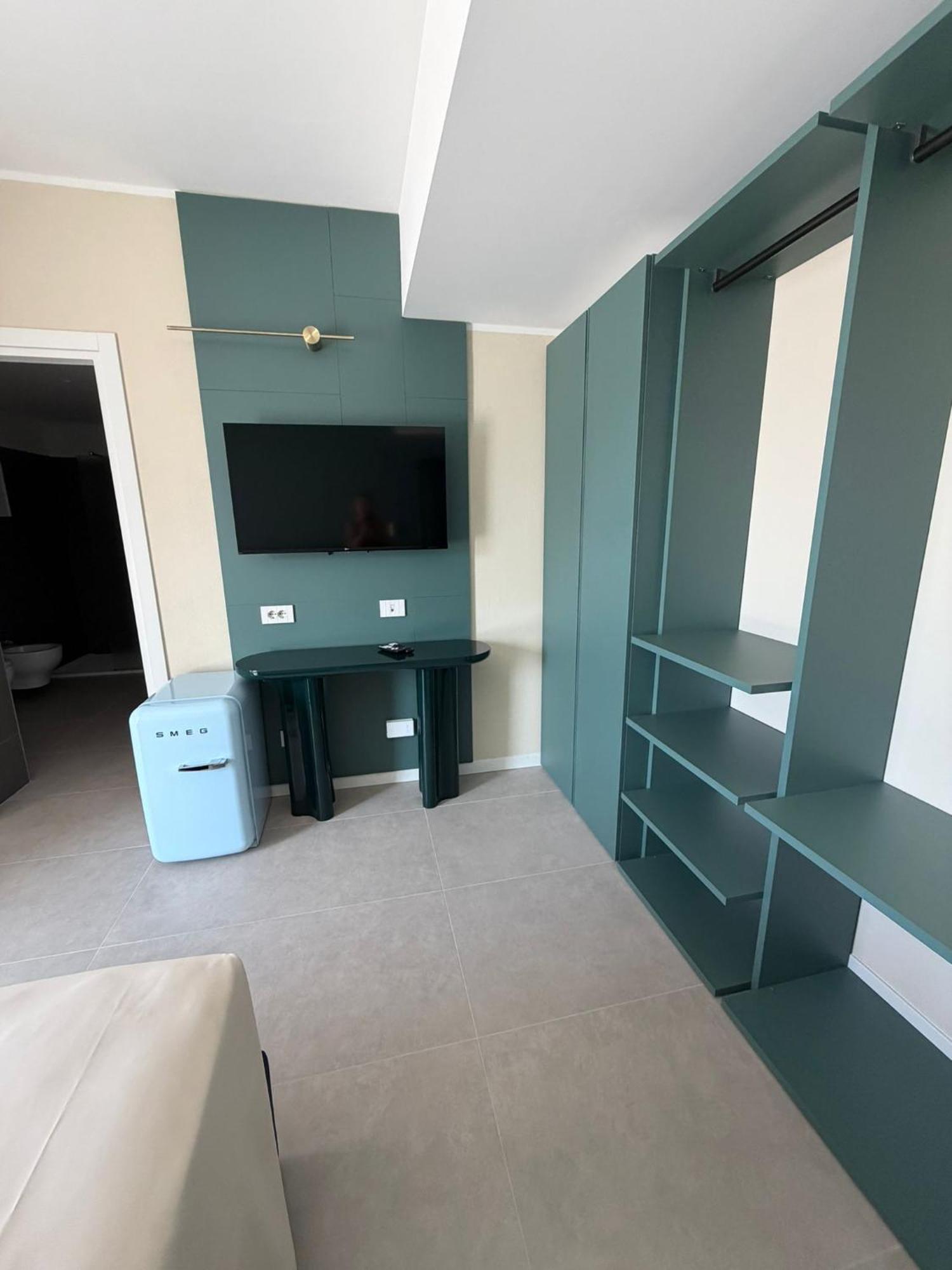 Deluxe Double or Twin Room Lake View Air Conditioning