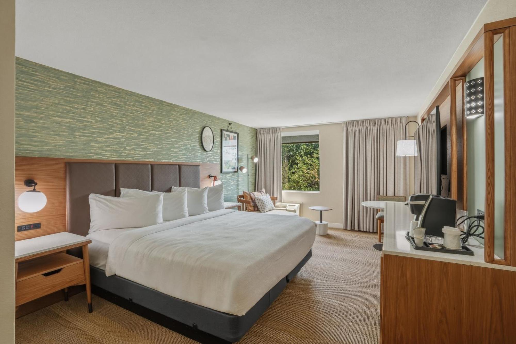 Standard King Room